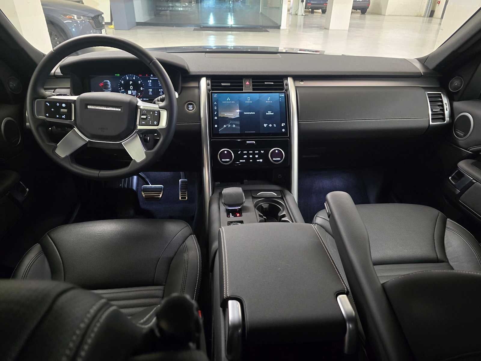 2025 Land Rover Discovery Dynamic SE