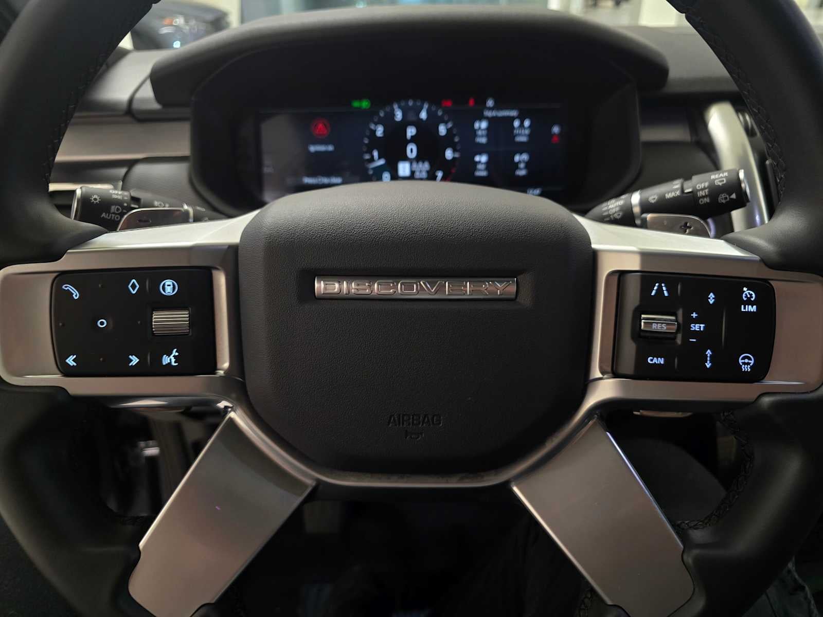 2025 Land Rover Discovery Dynamic SE