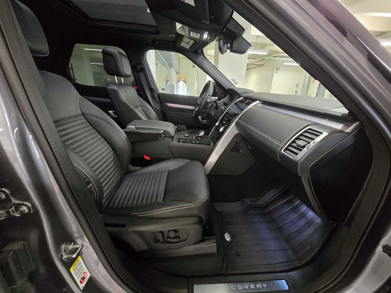 2025 Land Rover Discovery Dynamic SE