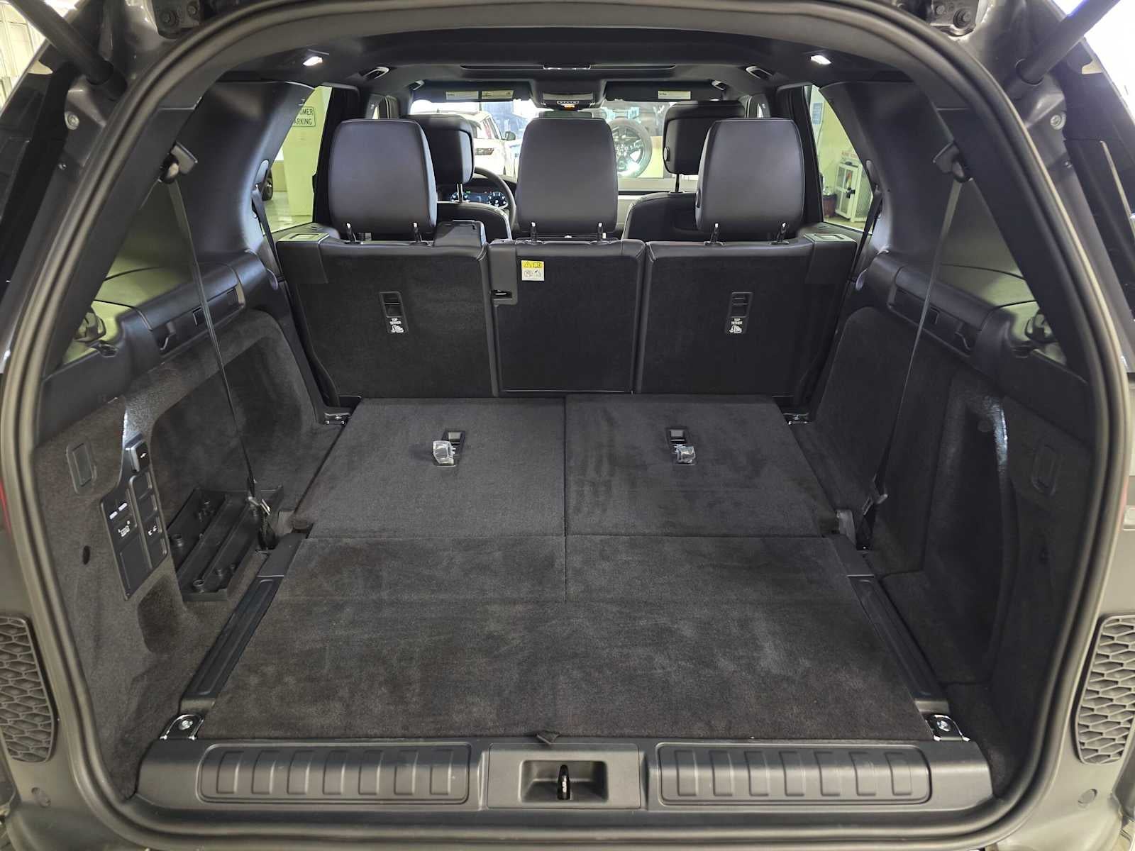 2025 Land Rover Discovery Dynamic SE