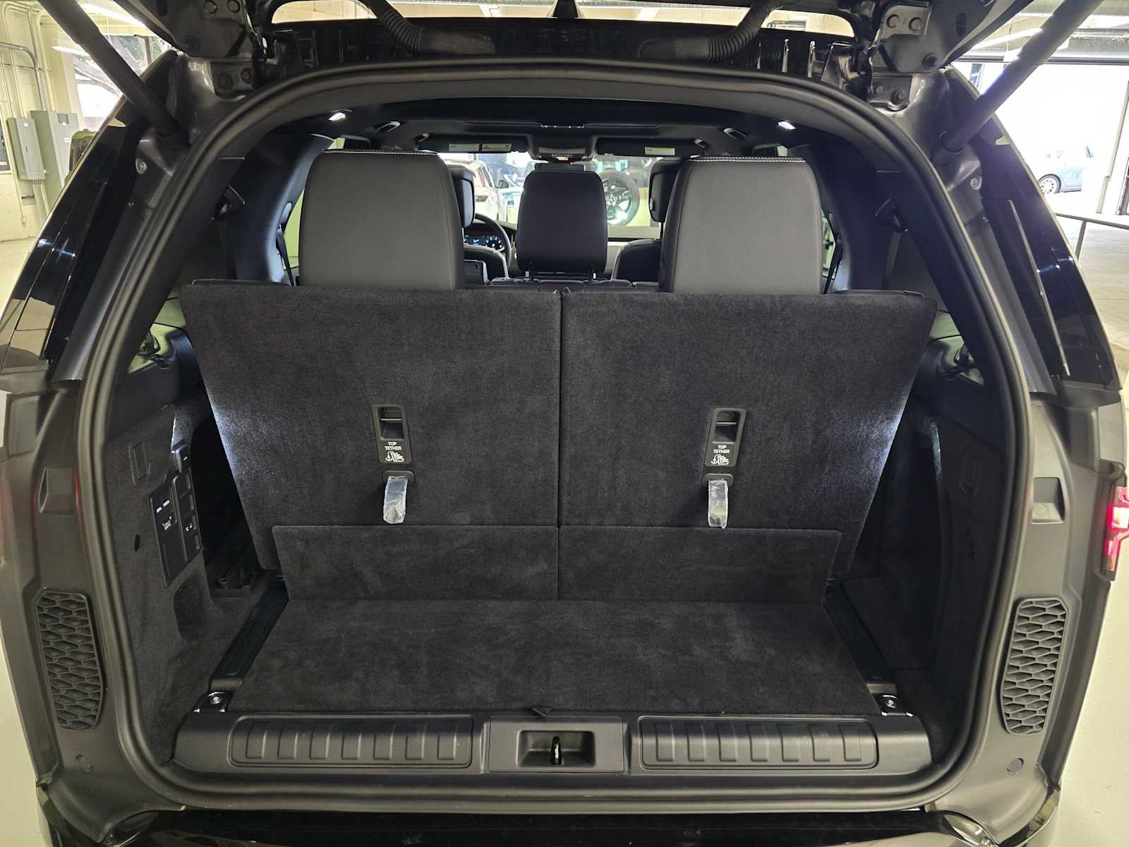 2025 Land Rover Discovery Dynamic SE