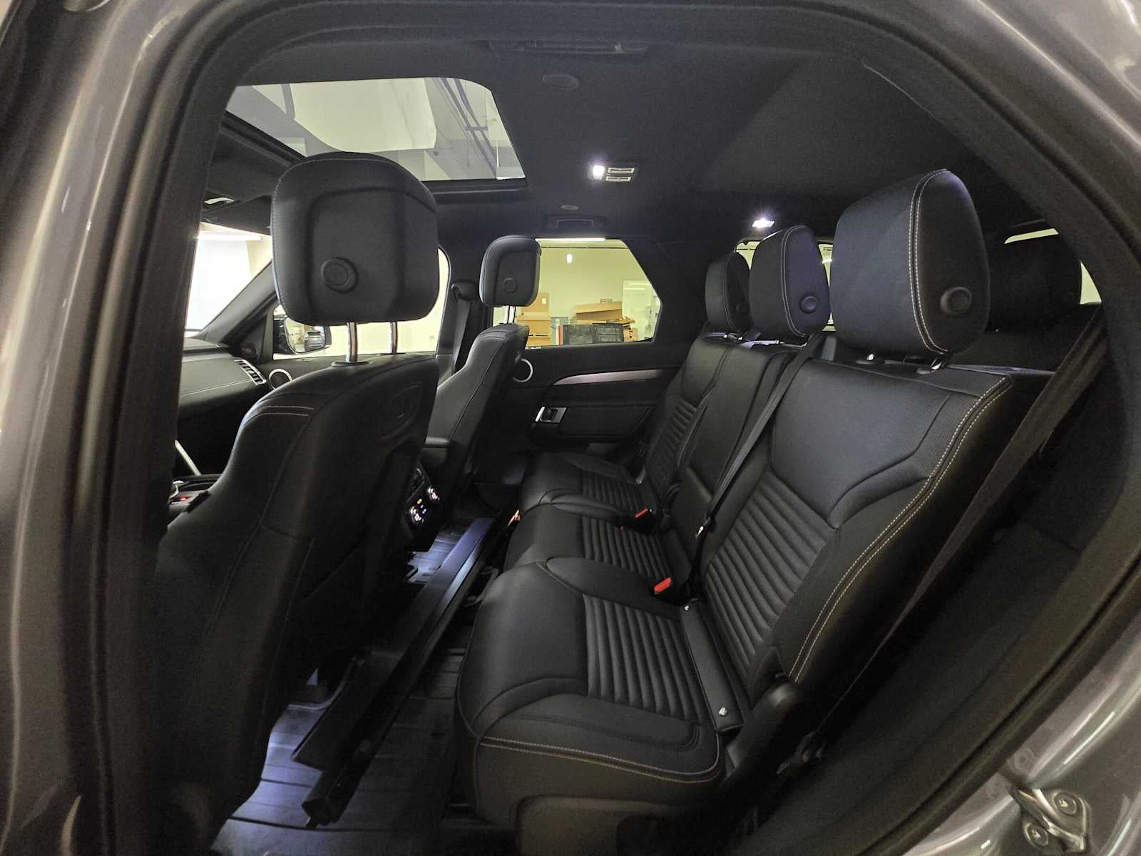 2025 Land Rover Discovery Dynamic SE