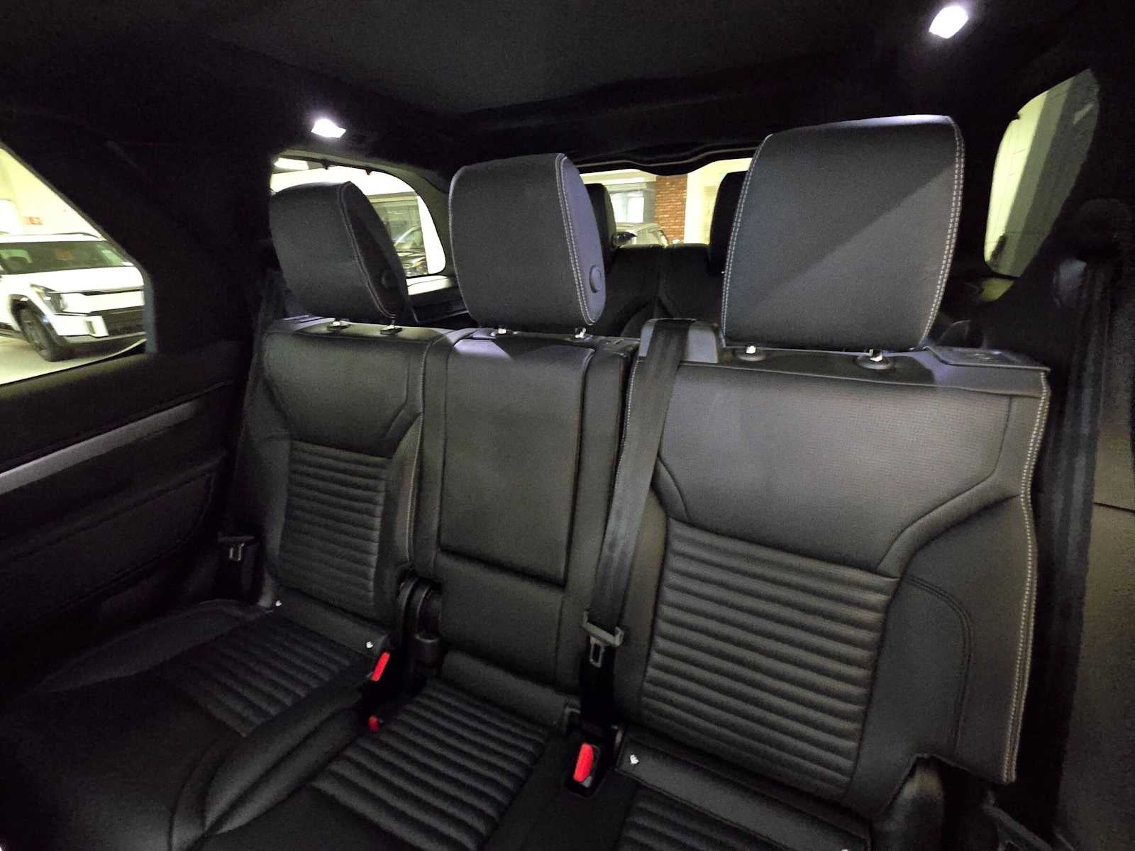 2025 Land Rover Discovery Dynamic SE