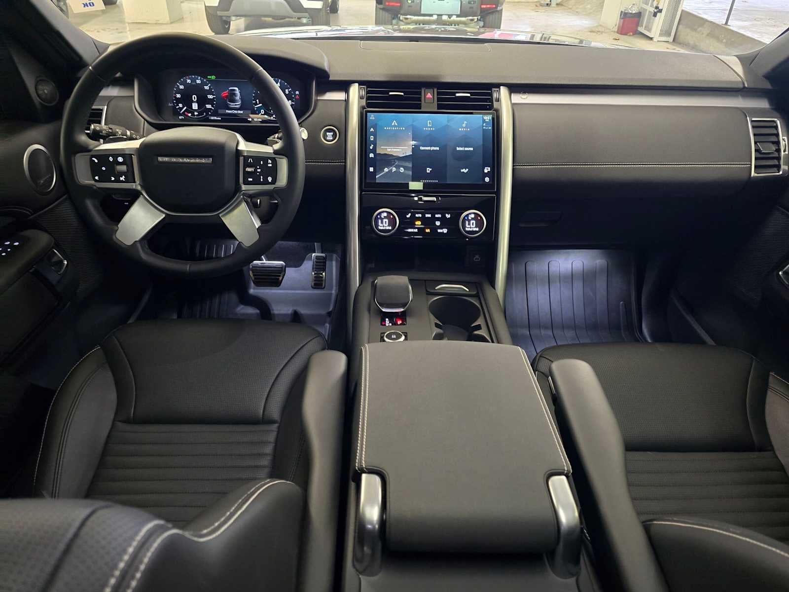 2025 Land Rover Discovery Dynamic SE