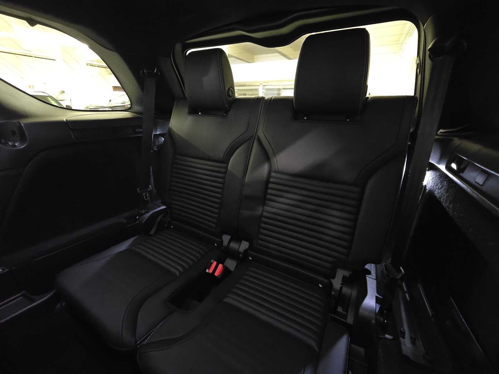 2025 Land Rover Discovery Dynamic SE