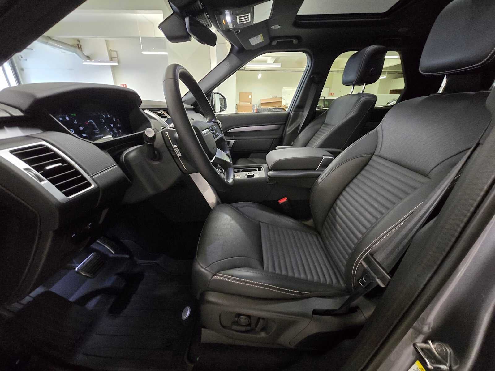 2025 Land Rover Discovery Dynamic SE