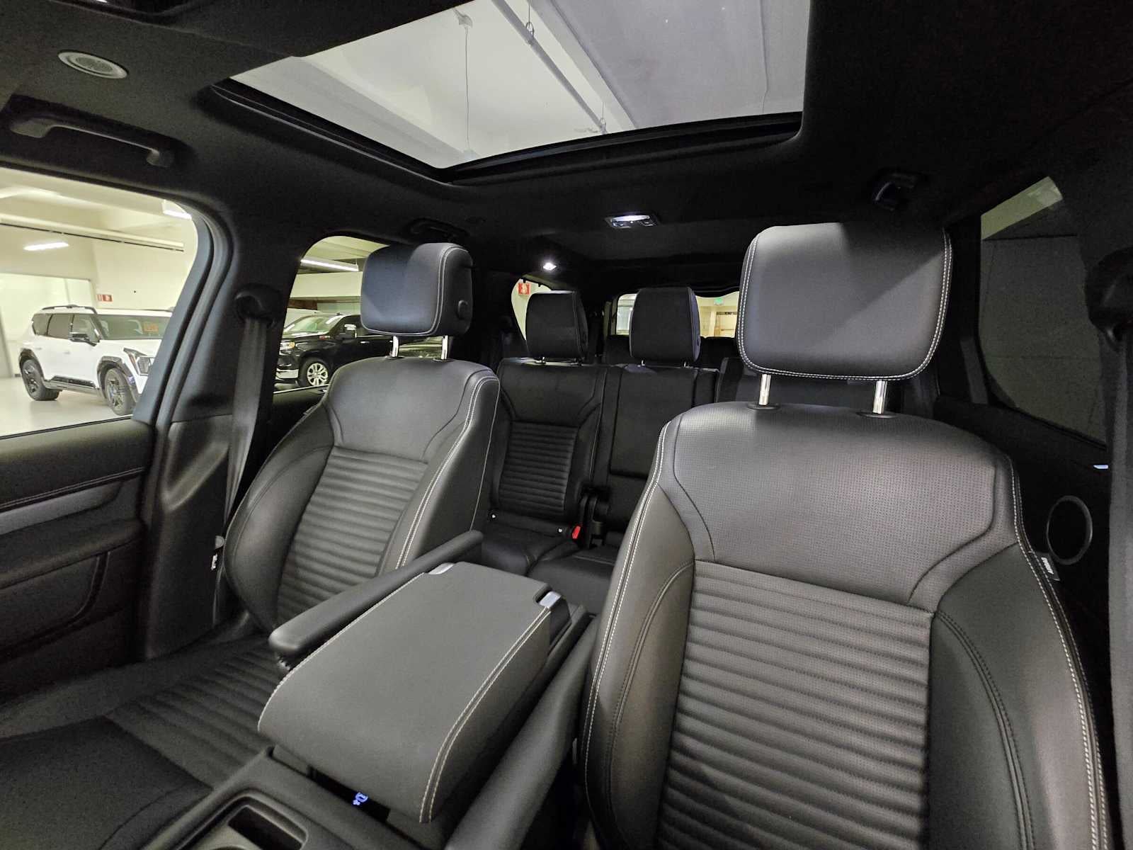 2025 Land Rover Discovery Dynamic SE