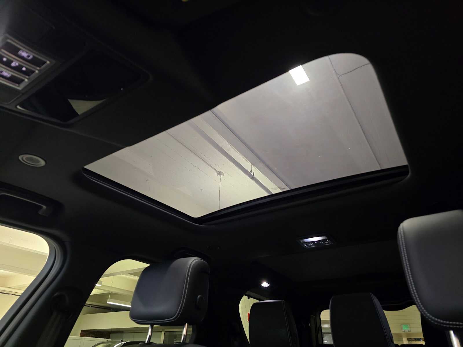 2025 Land Rover Discovery Dynamic SE