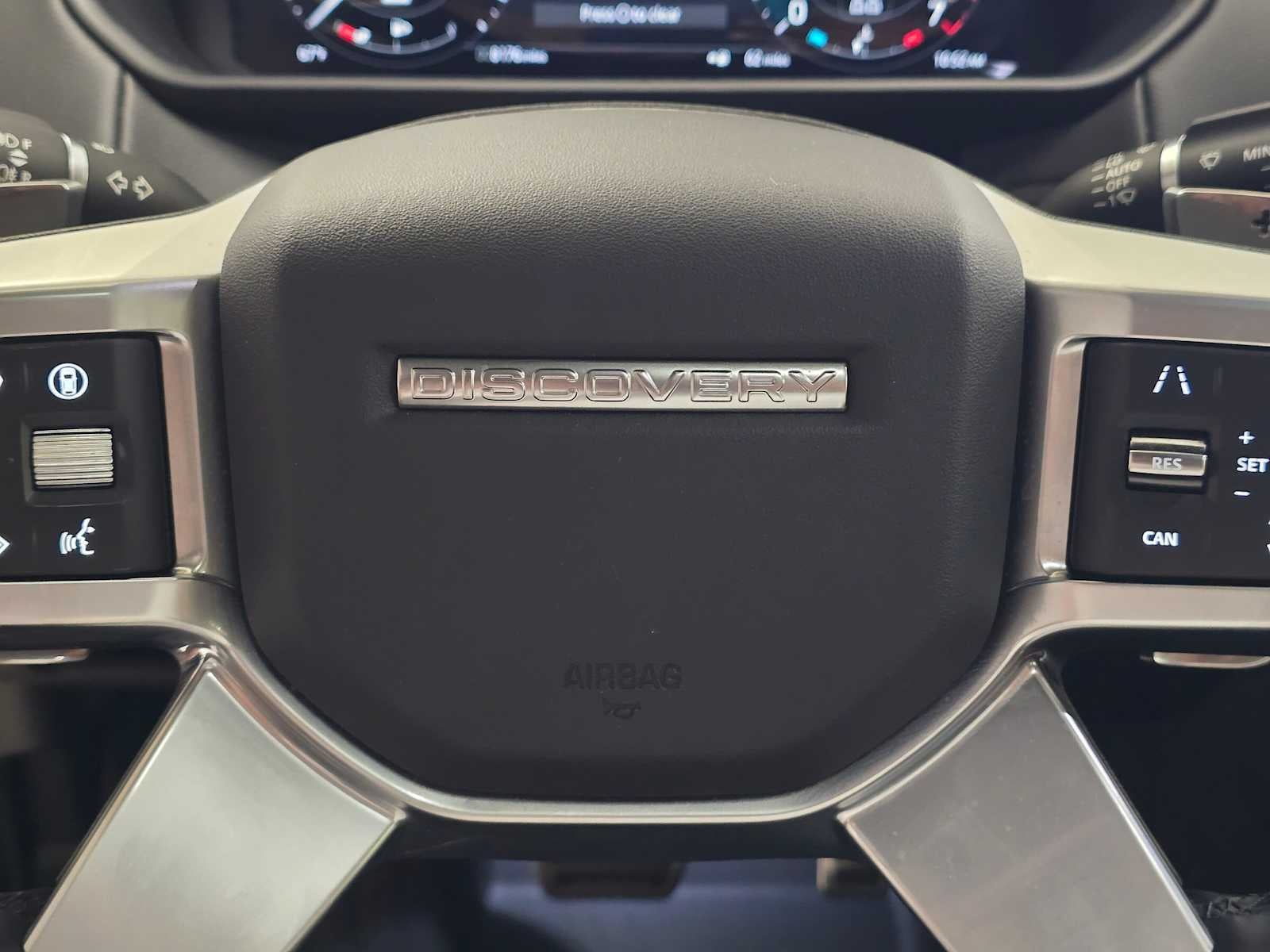 2025 Land Rover Discovery Dynamic SE