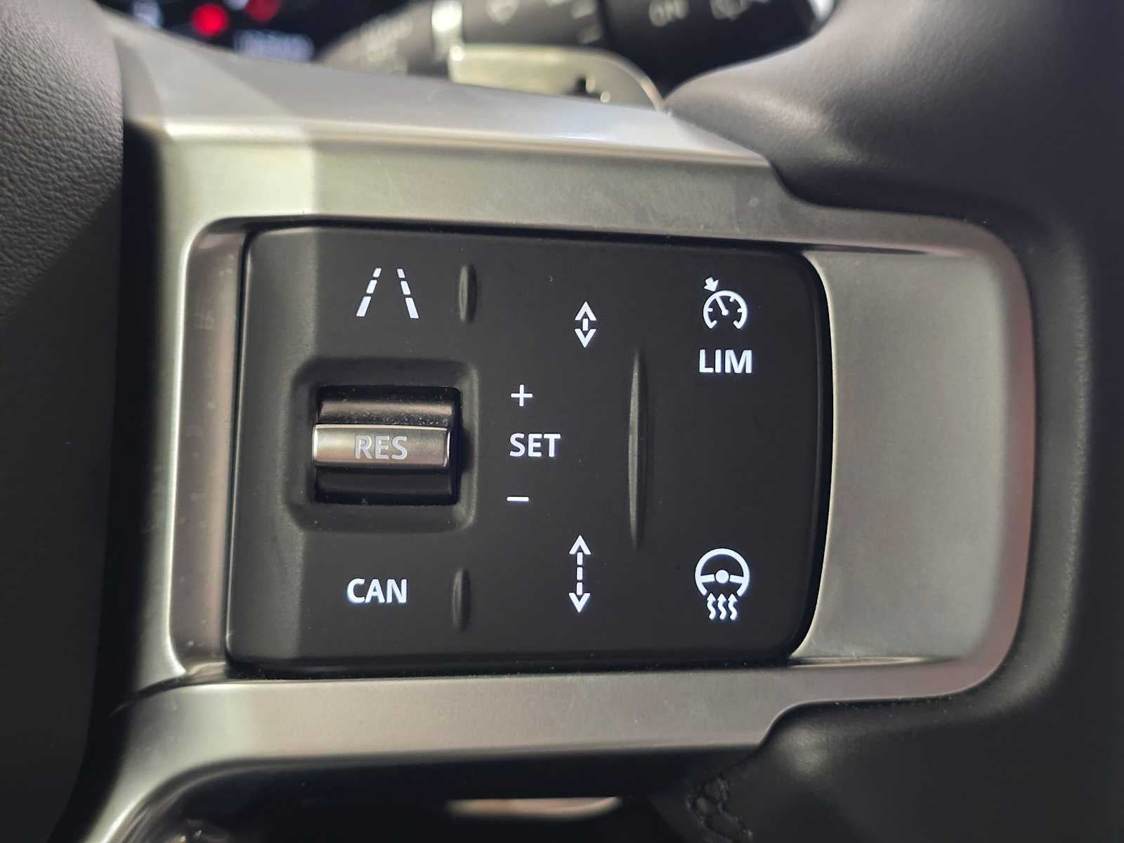 2025 Land Rover Discovery Dynamic SE