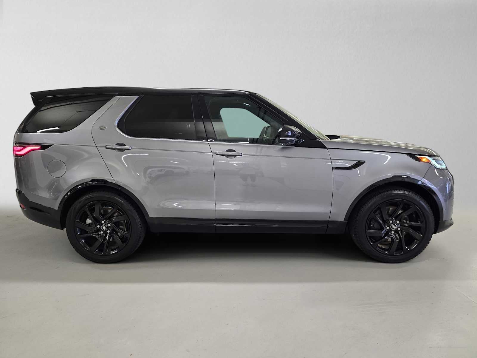 2025 Land Rover Discovery Dynamic SE