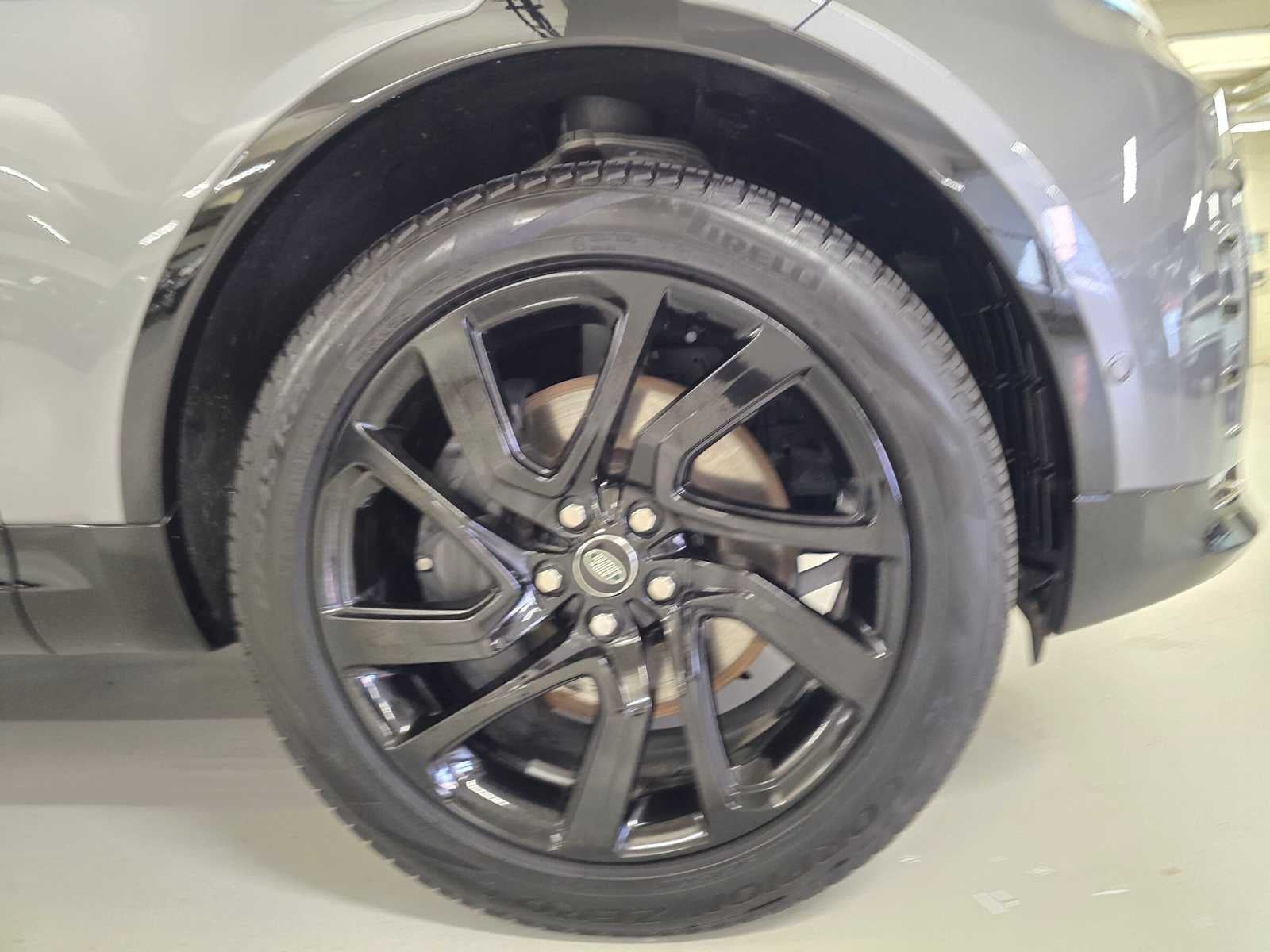 2025 Land Rover Discovery Dynamic SE