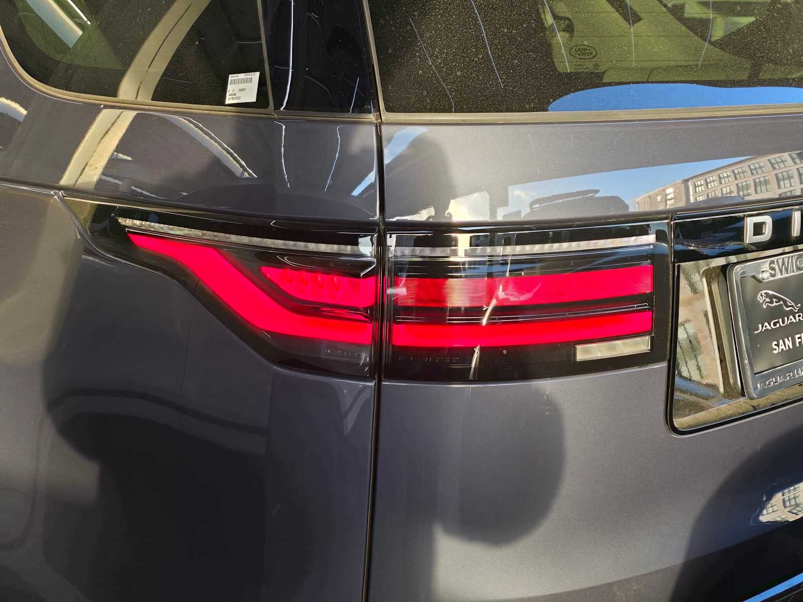 2025 Land Rover Discovery Metropolitan Edition