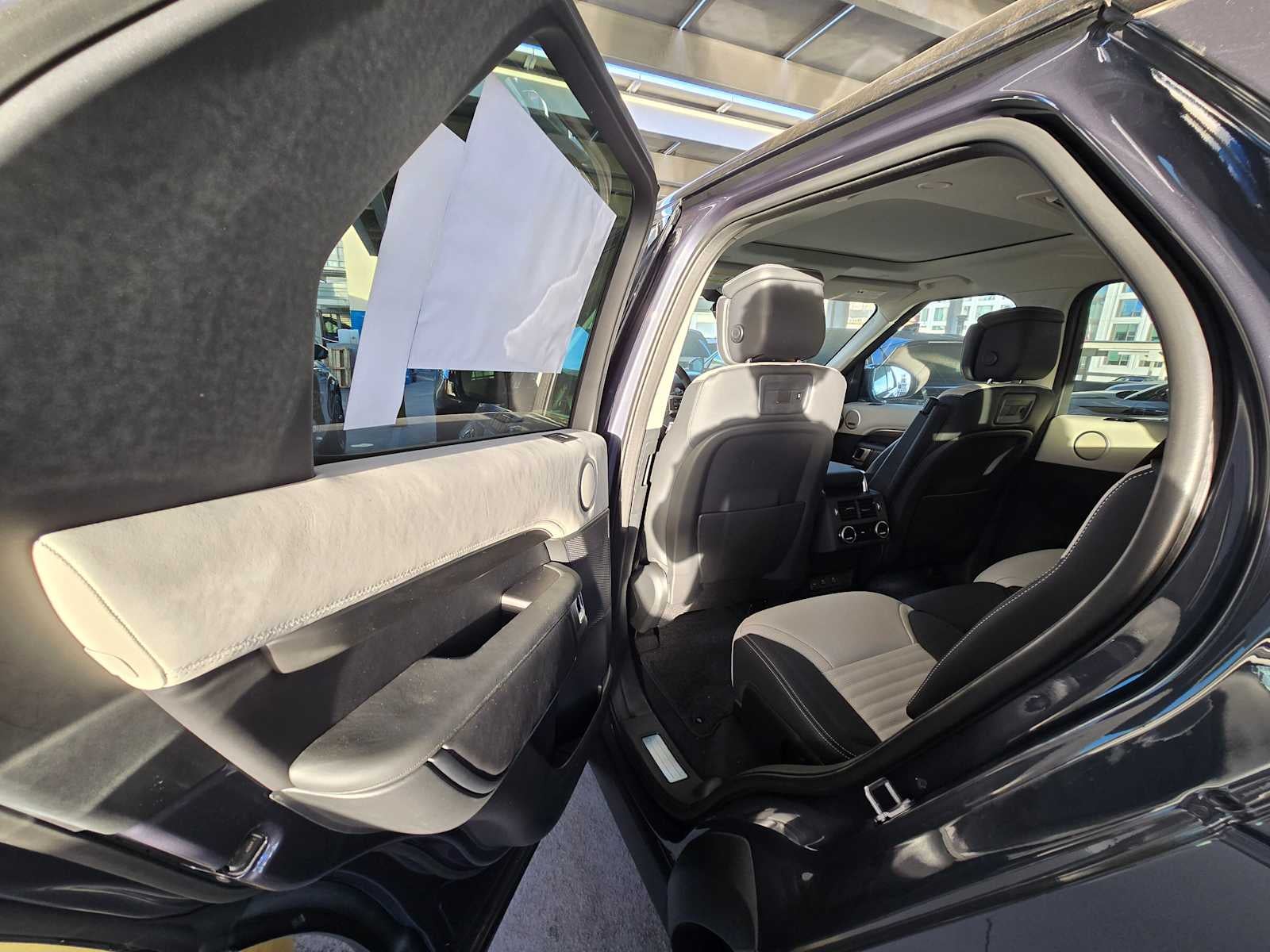 2025 Land Rover Discovery Metropolitan Edition