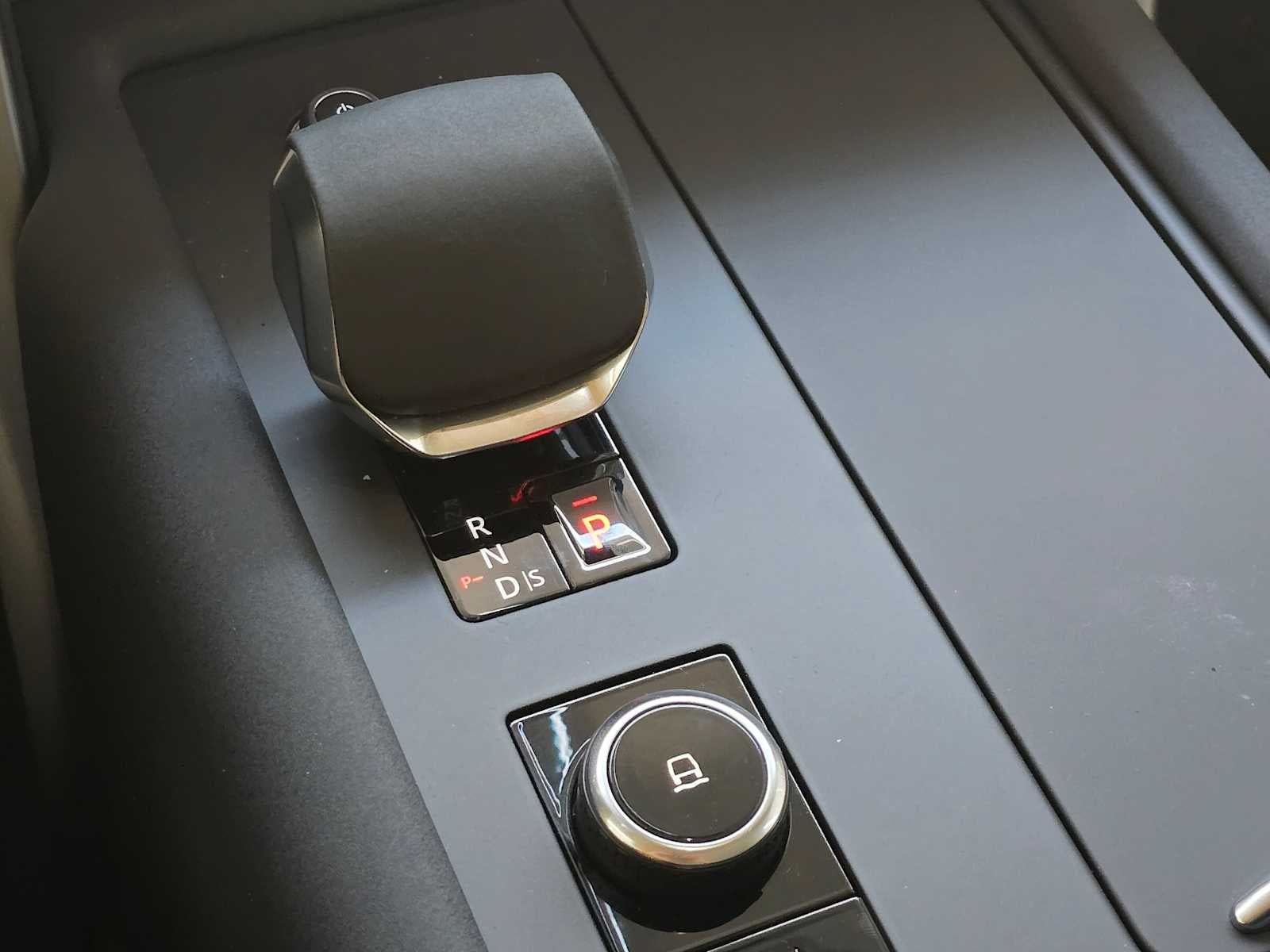 2025 Land Rover Discovery Metropolitan Edition