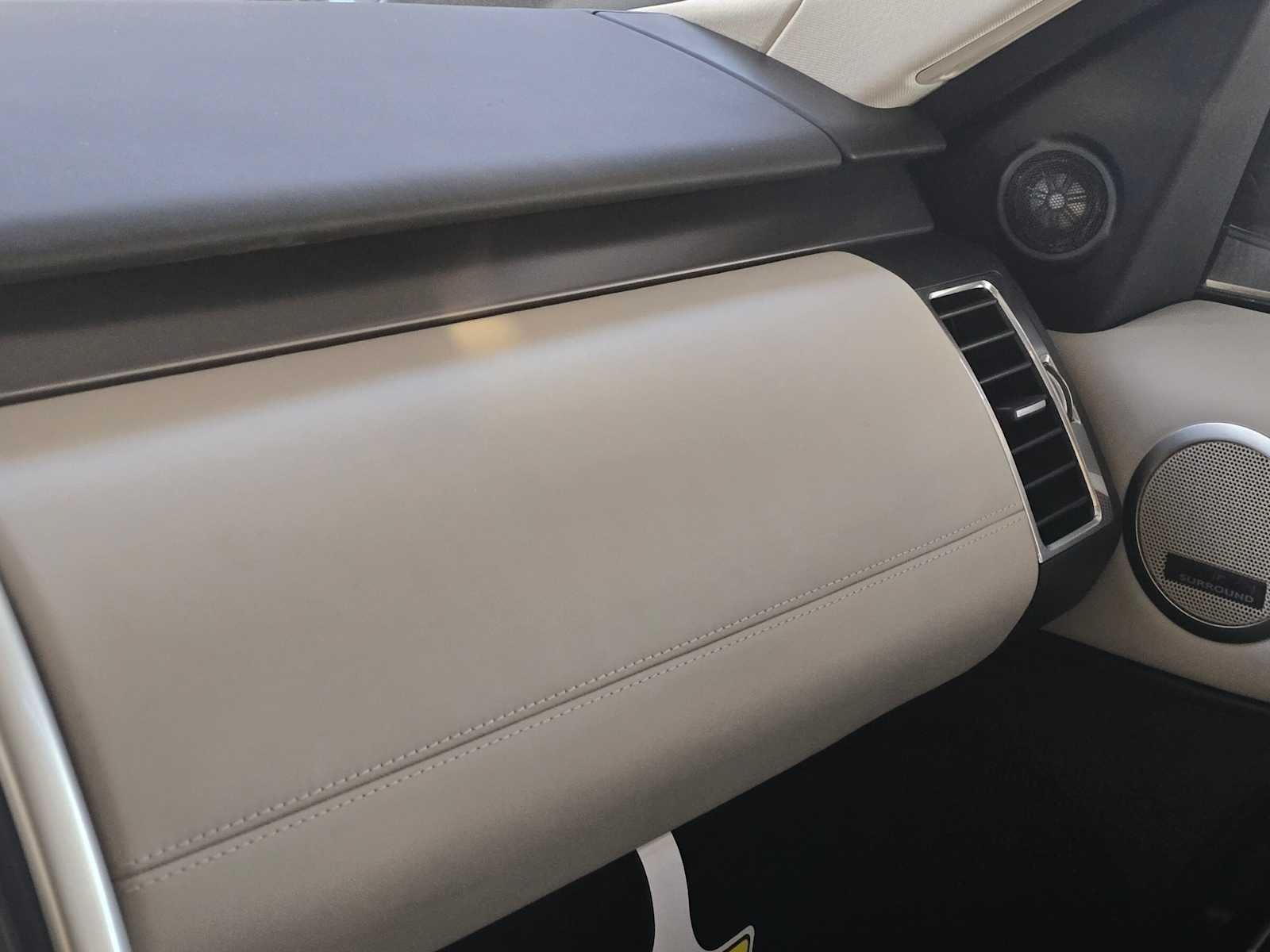 2025 Land Rover Discovery Metropolitan Edition