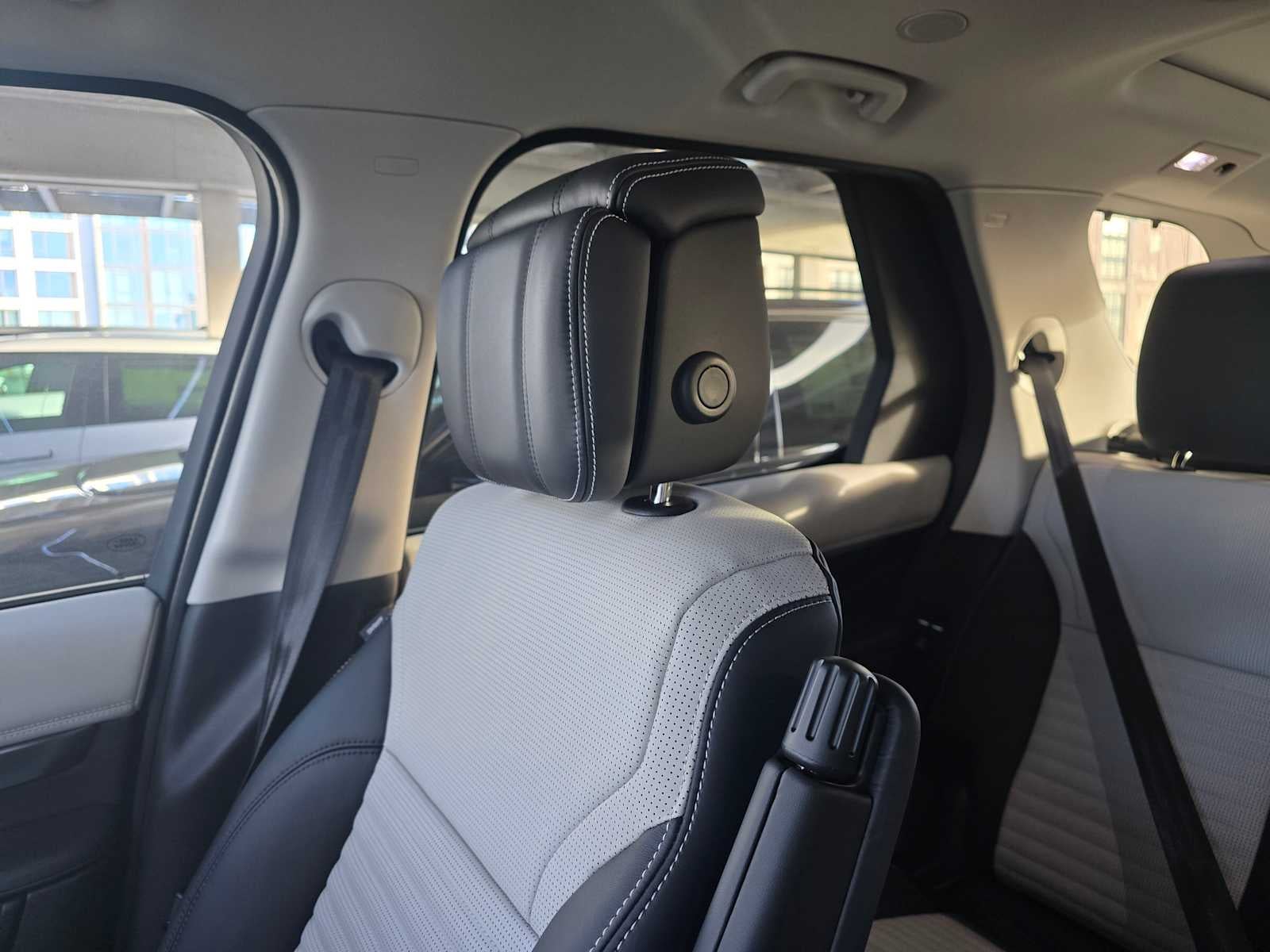 2025 Land Rover Discovery Metropolitan Edition