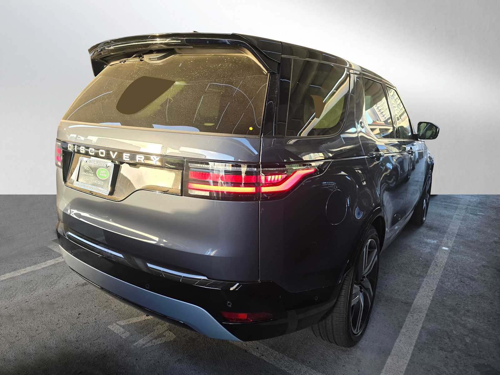 2025 Land Rover Discovery Metropolitan Edition