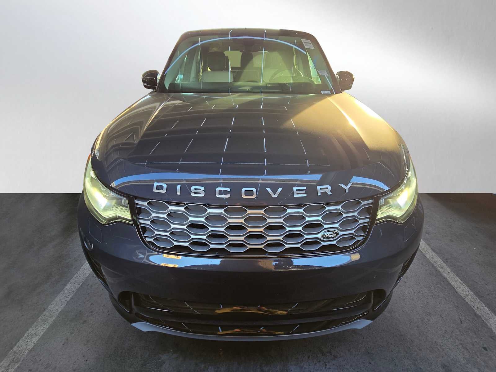 2025 Land Rover Discovery Metropolitan Edition