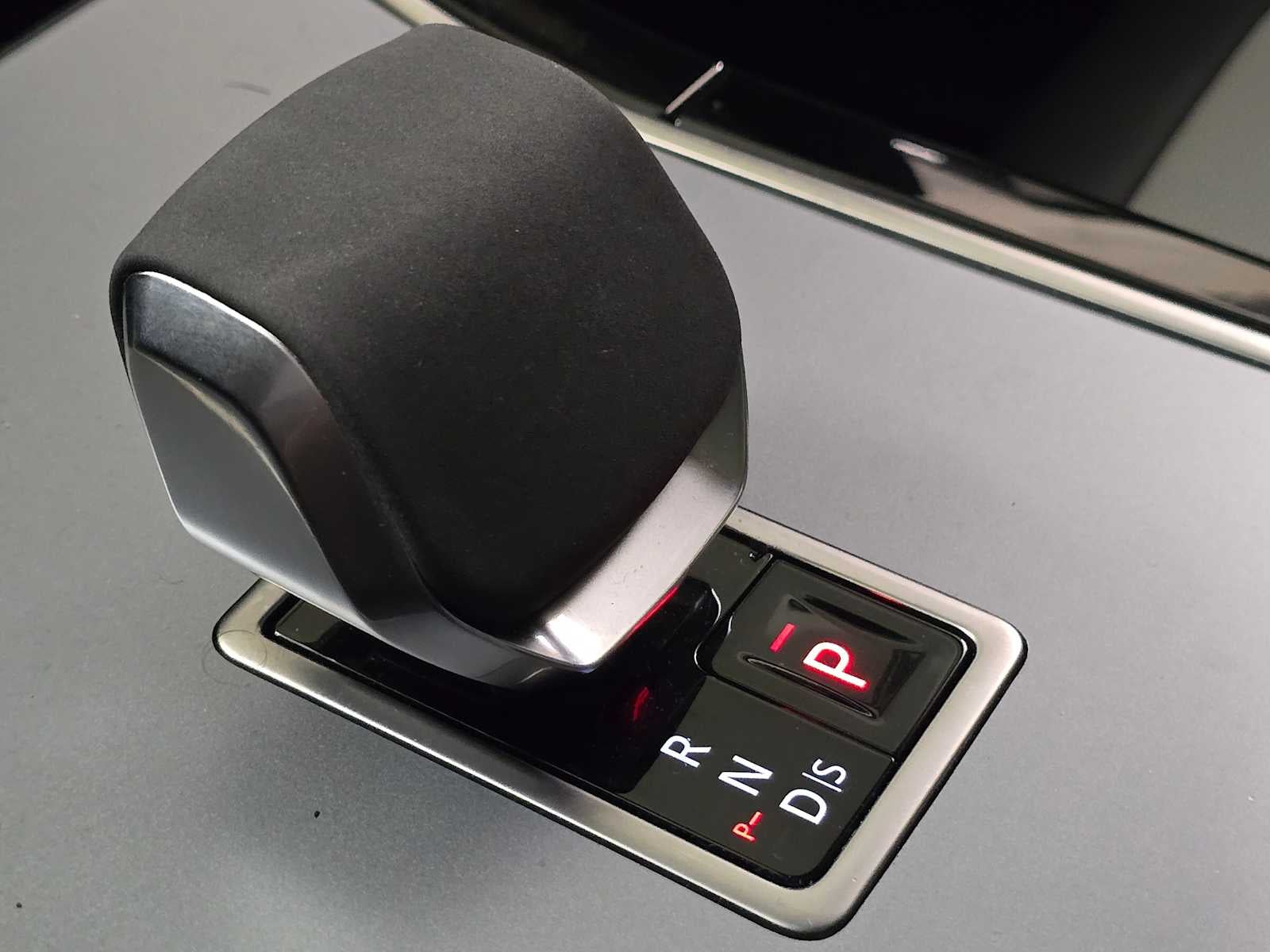 2025 Land Rover Range Rover Velar S