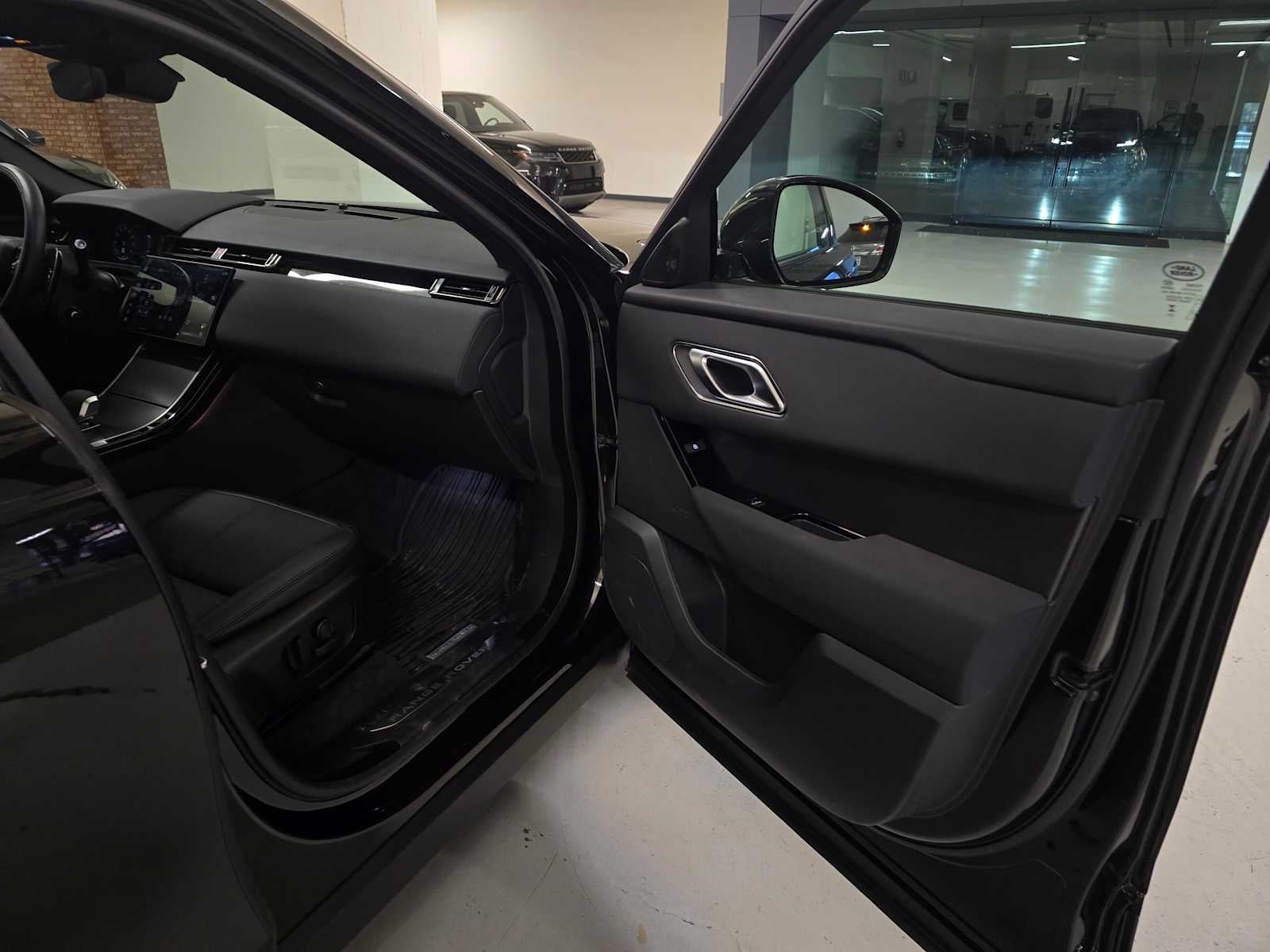 2025 Land Rover Range Rover Velar Dynamic SE