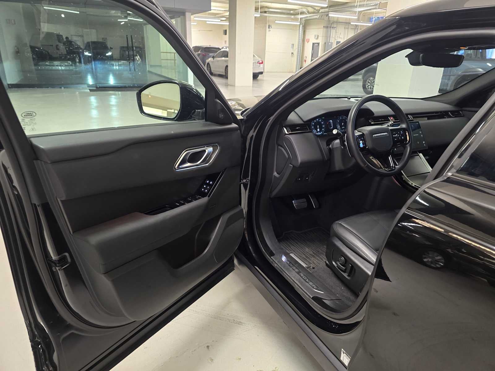 2025 Land Rover Range Rover Velar Dynamic SE