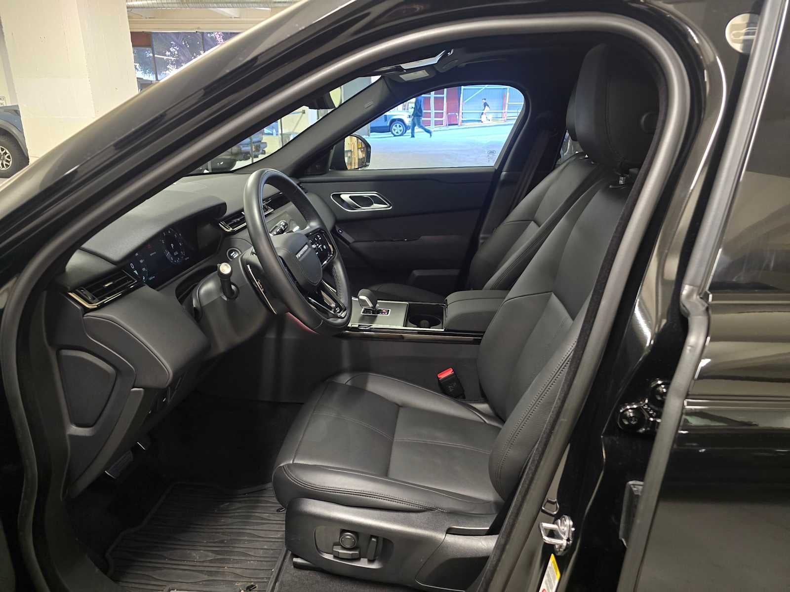 2025 Land Rover Range Rover Velar Dynamic SE