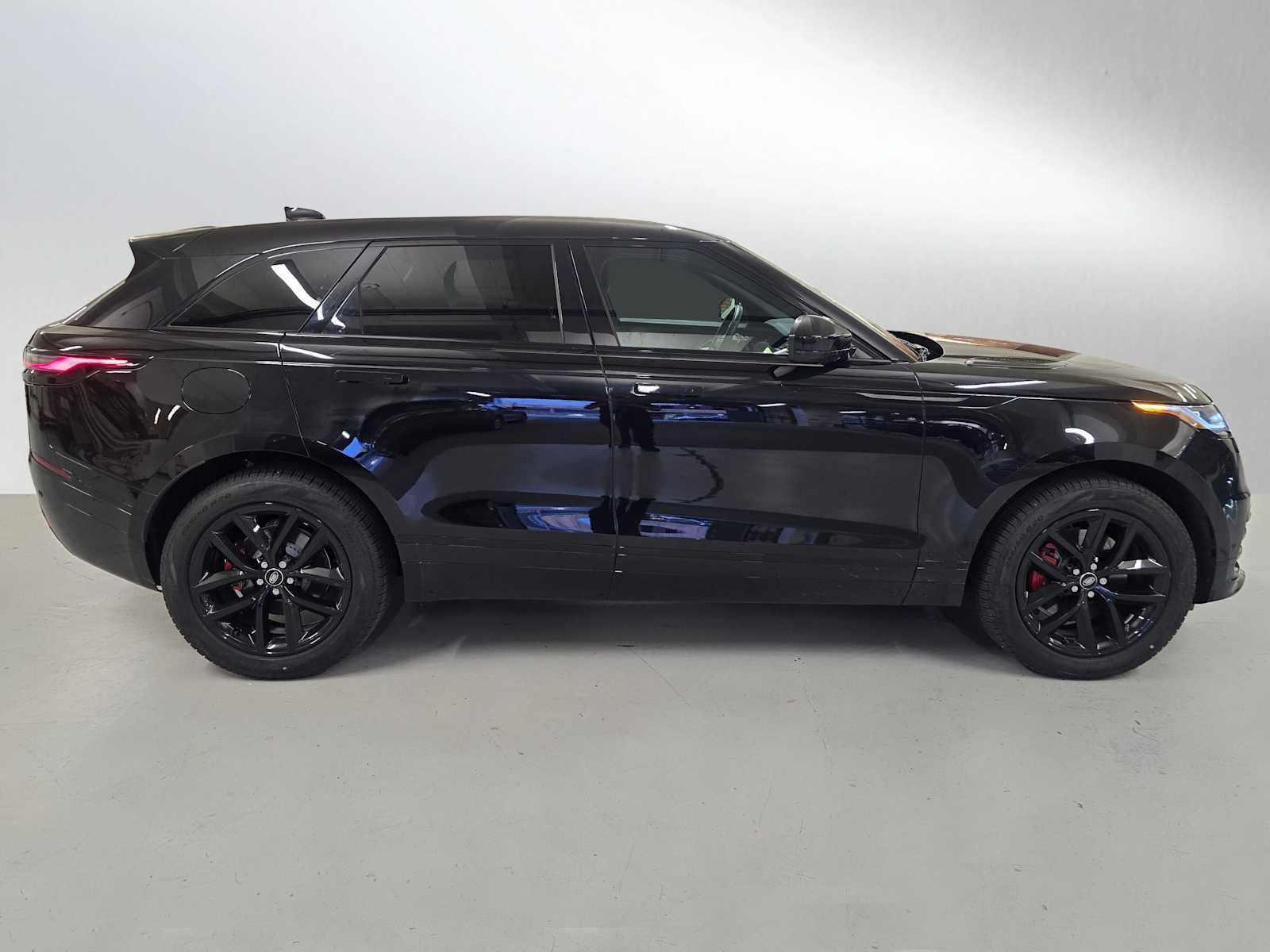 2025 Land Rover Range Rover Velar Dynamic SE