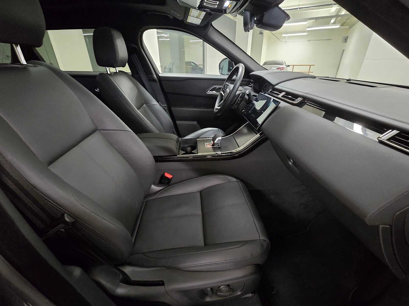 2026 Land Rover Range Rover Velar Dynamic SE