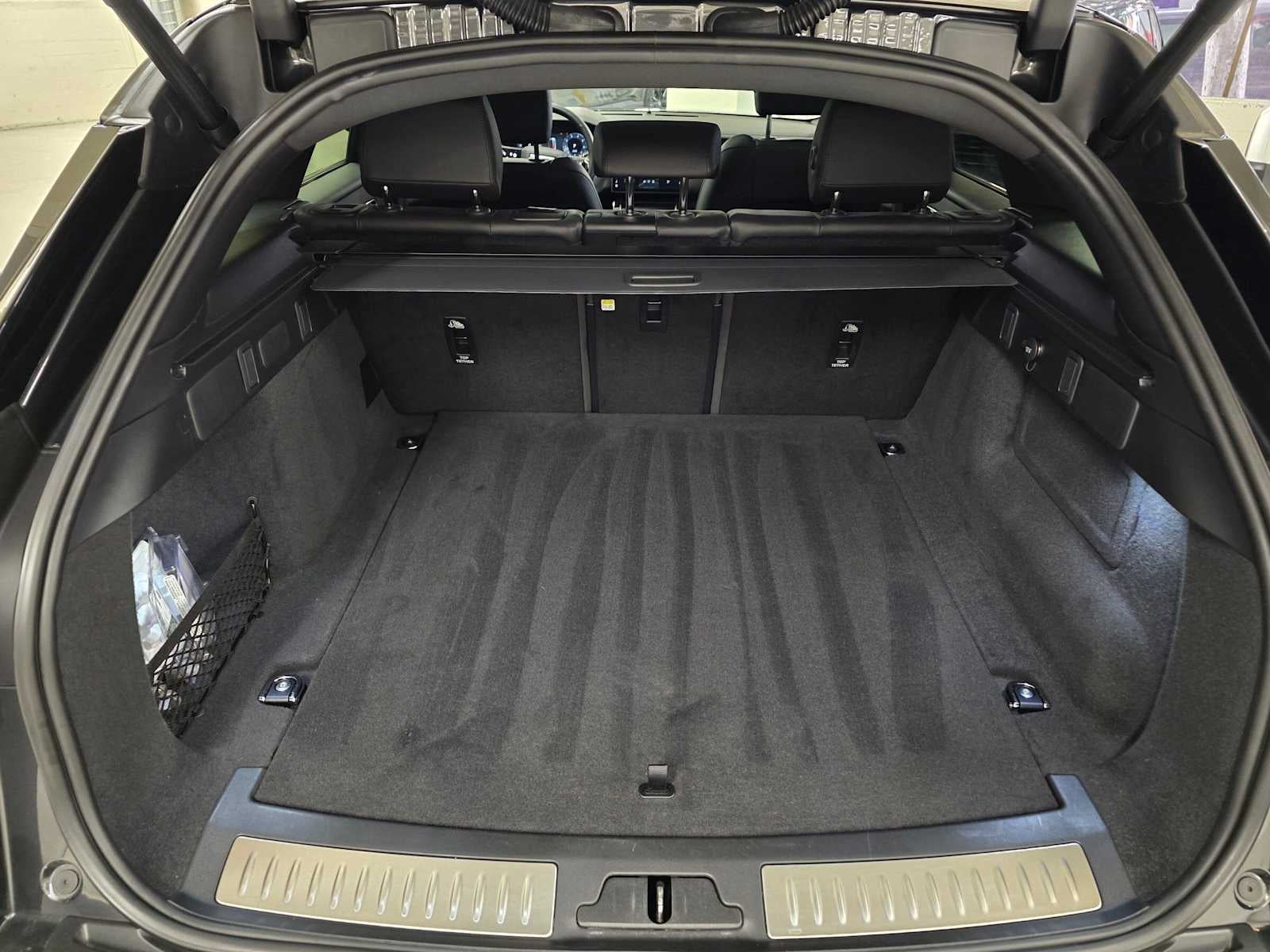 2026 Land Rover Range Rover Velar Dynamic SE