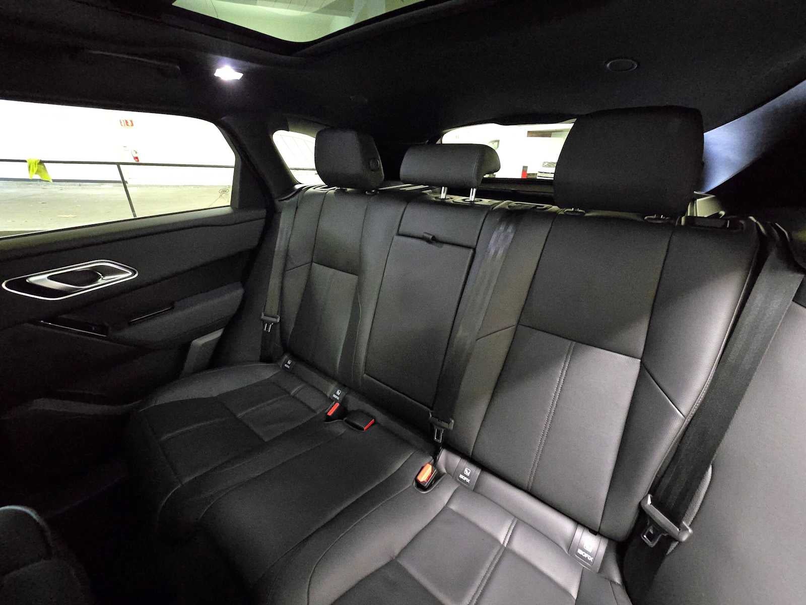 2026 Land Rover Range Rover Velar Dynamic SE