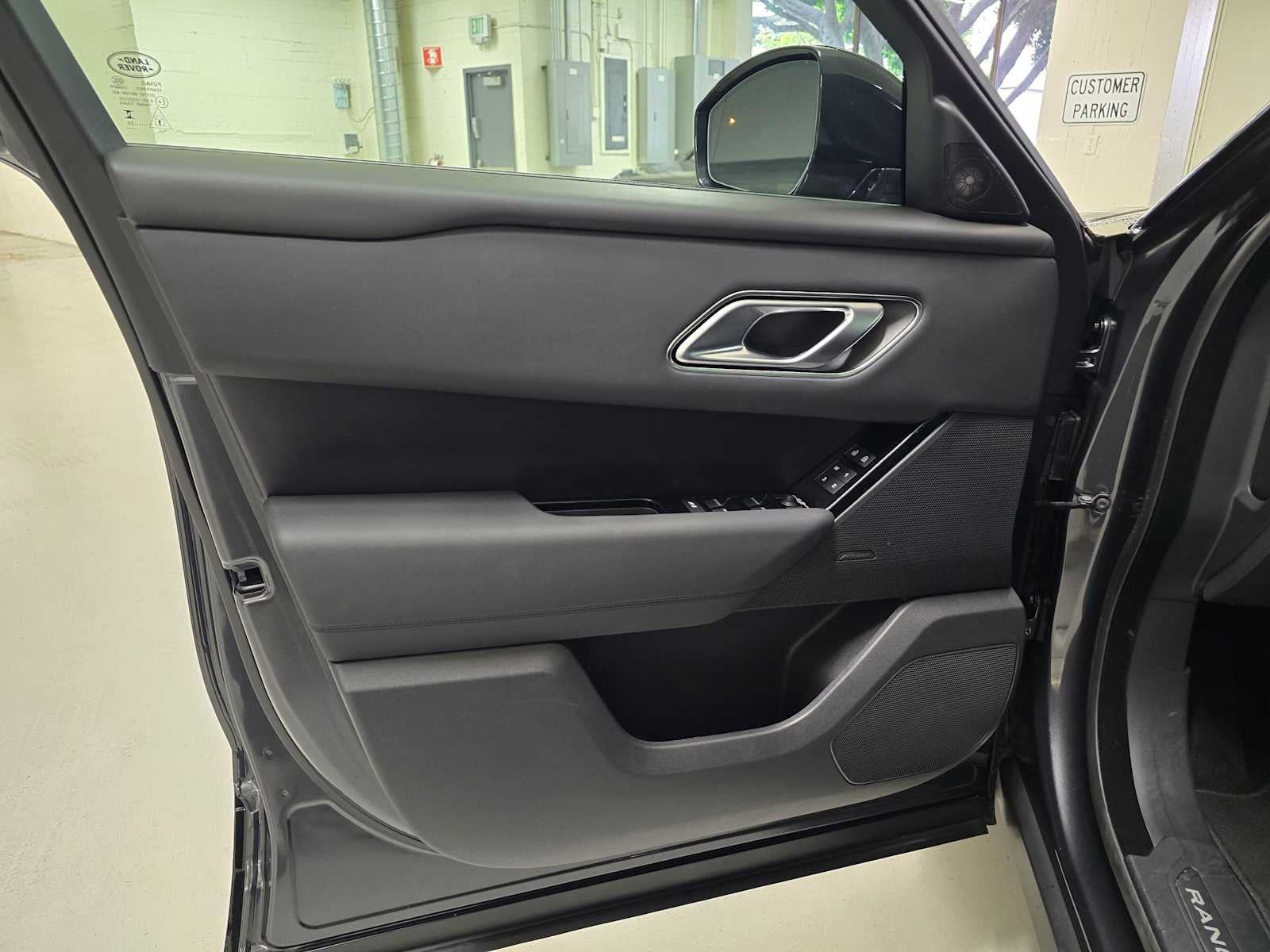 2026 Land Rover Range Rover Velar Dynamic SE