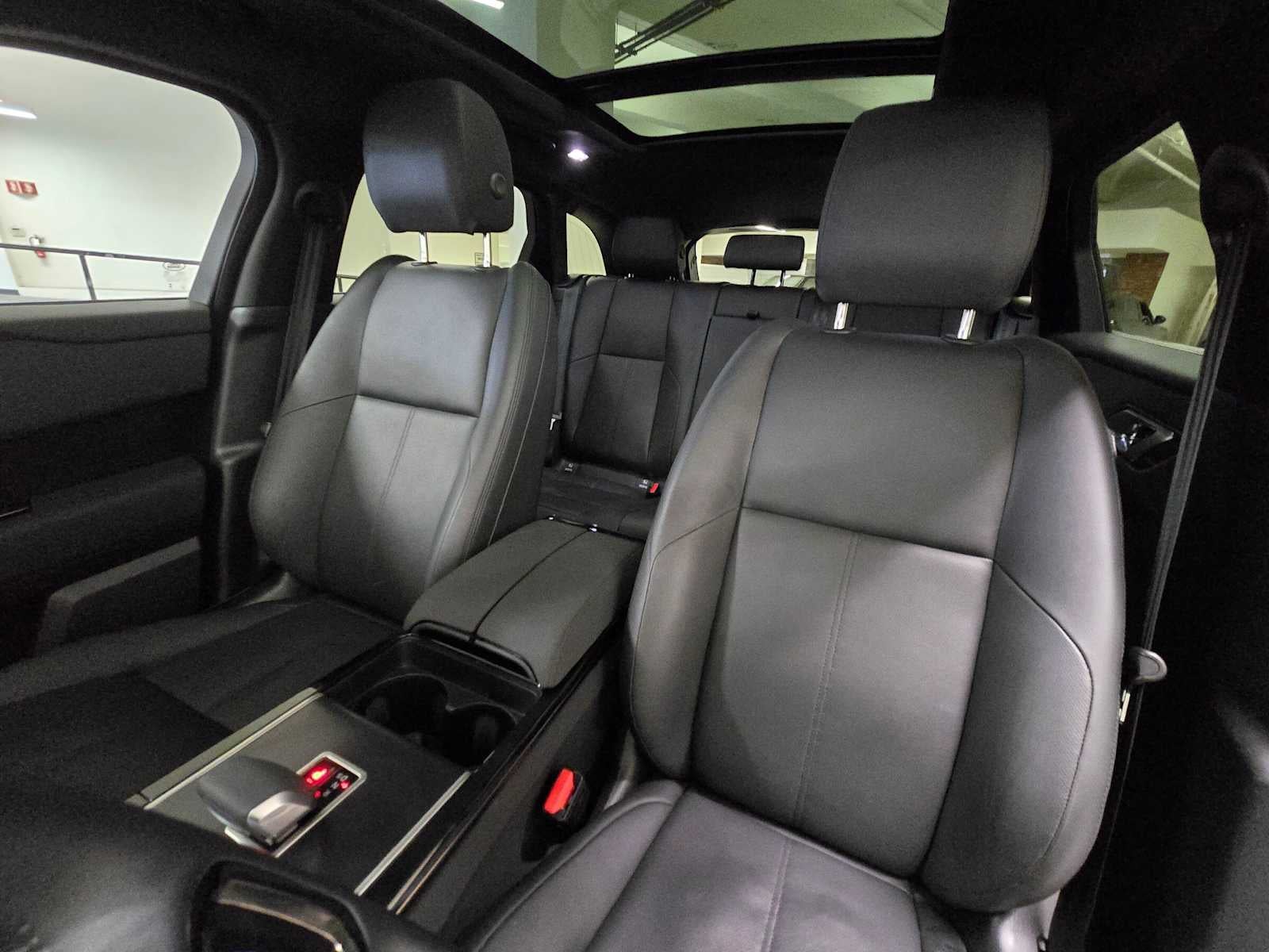 2026 Land Rover Range Rover Velar Dynamic SE