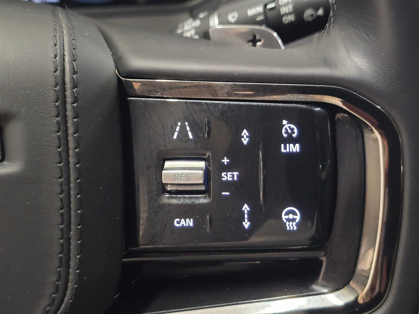 2026 Land Rover Range Rover Velar Dynamic SE
