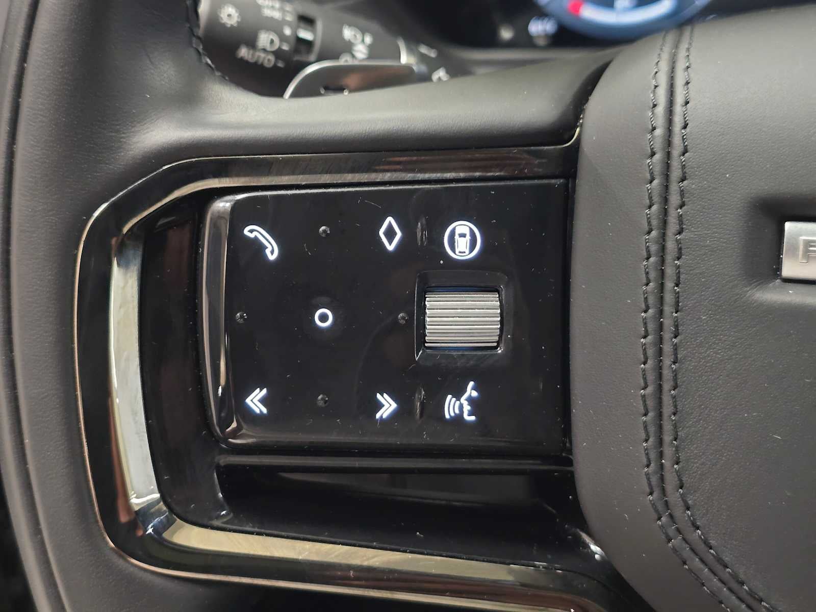2026 Land Rover Range Rover Velar Dynamic SE