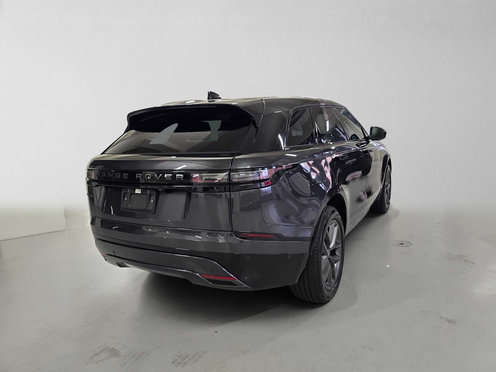 2026 Land Rover Range Rover Velar Dynamic SE