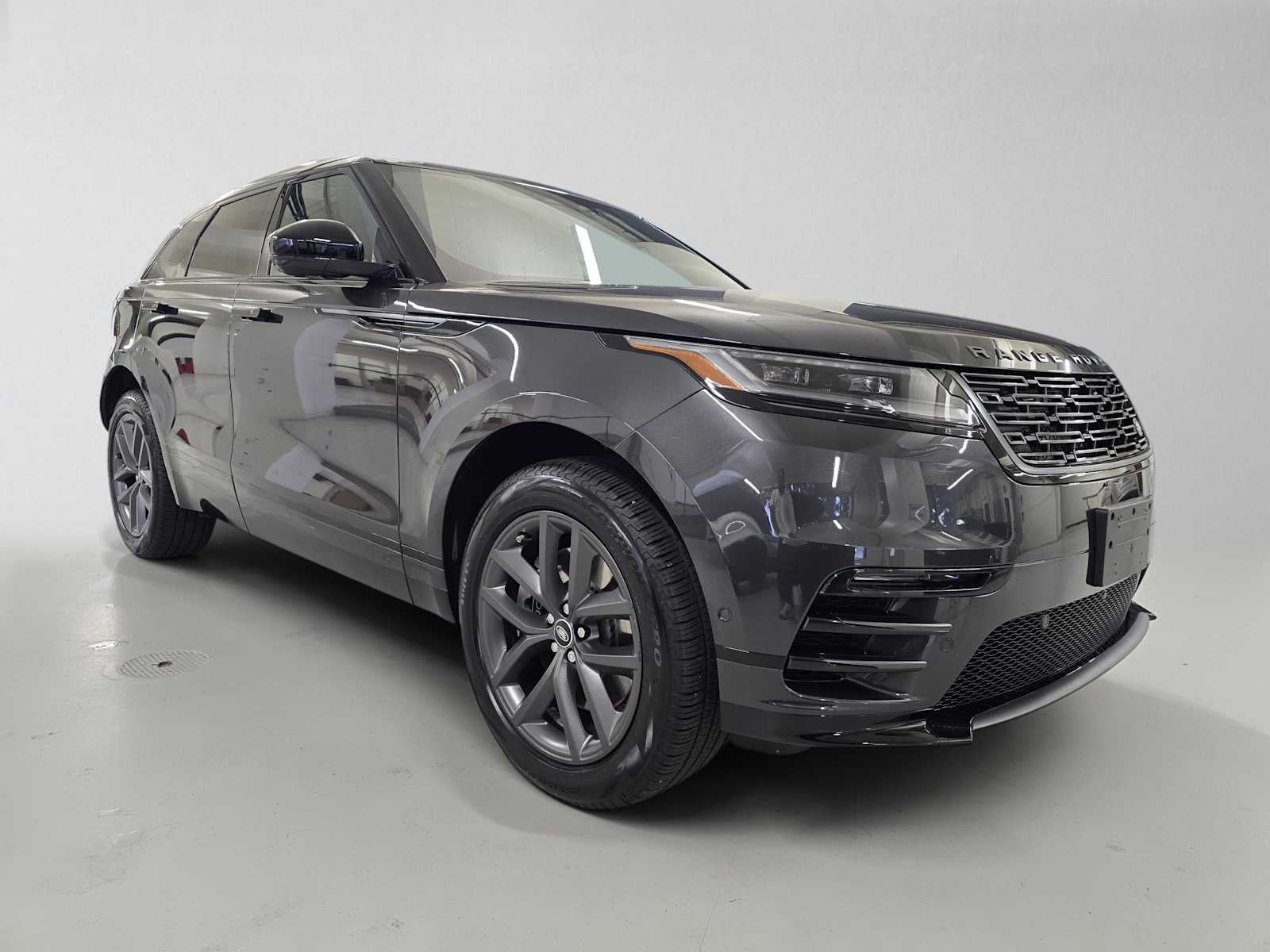 2026 Land Rover Range Rover Velar Dynamic SE