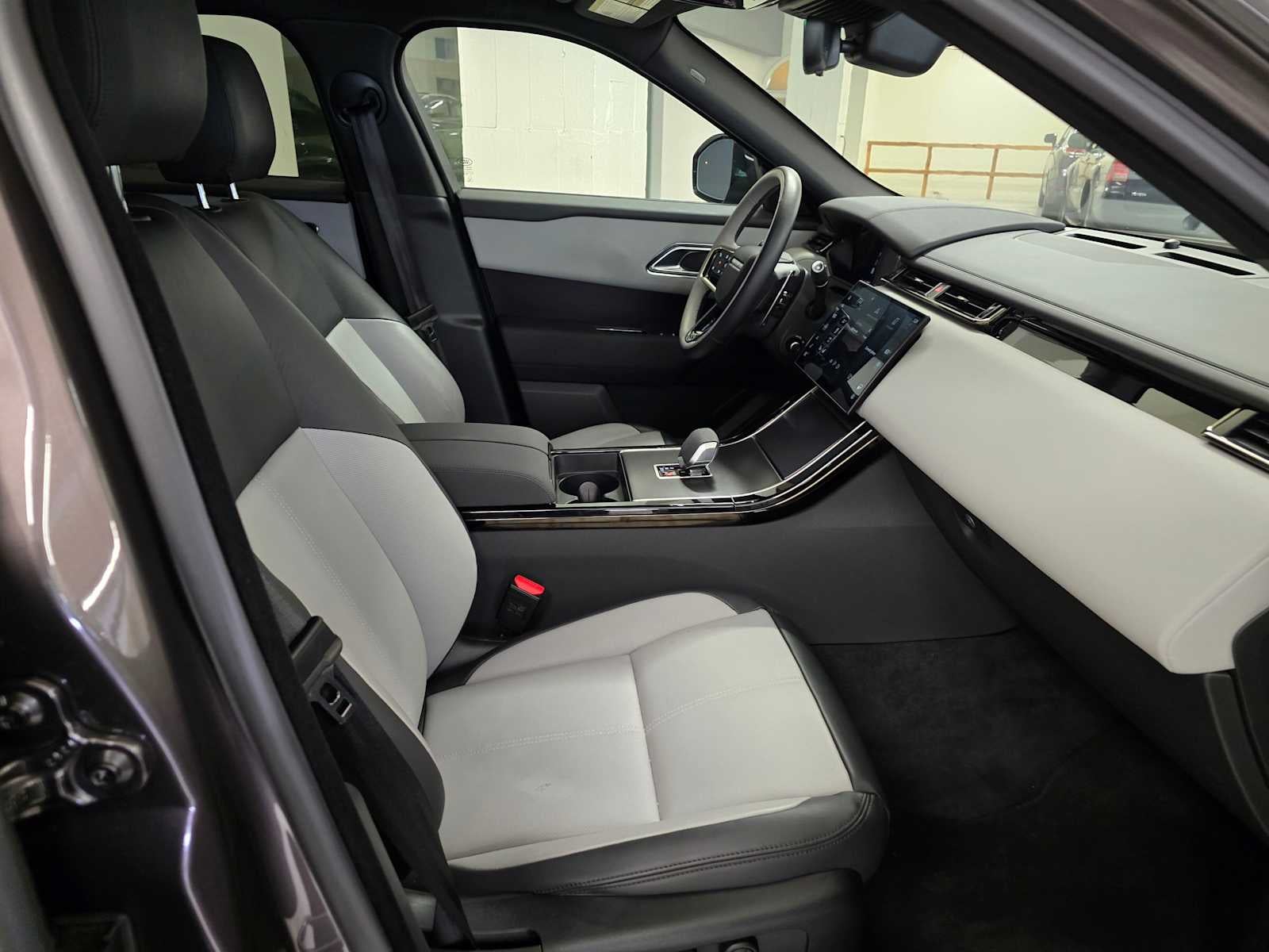 2026 Land Rover Range Rover Velar Dynamic SE