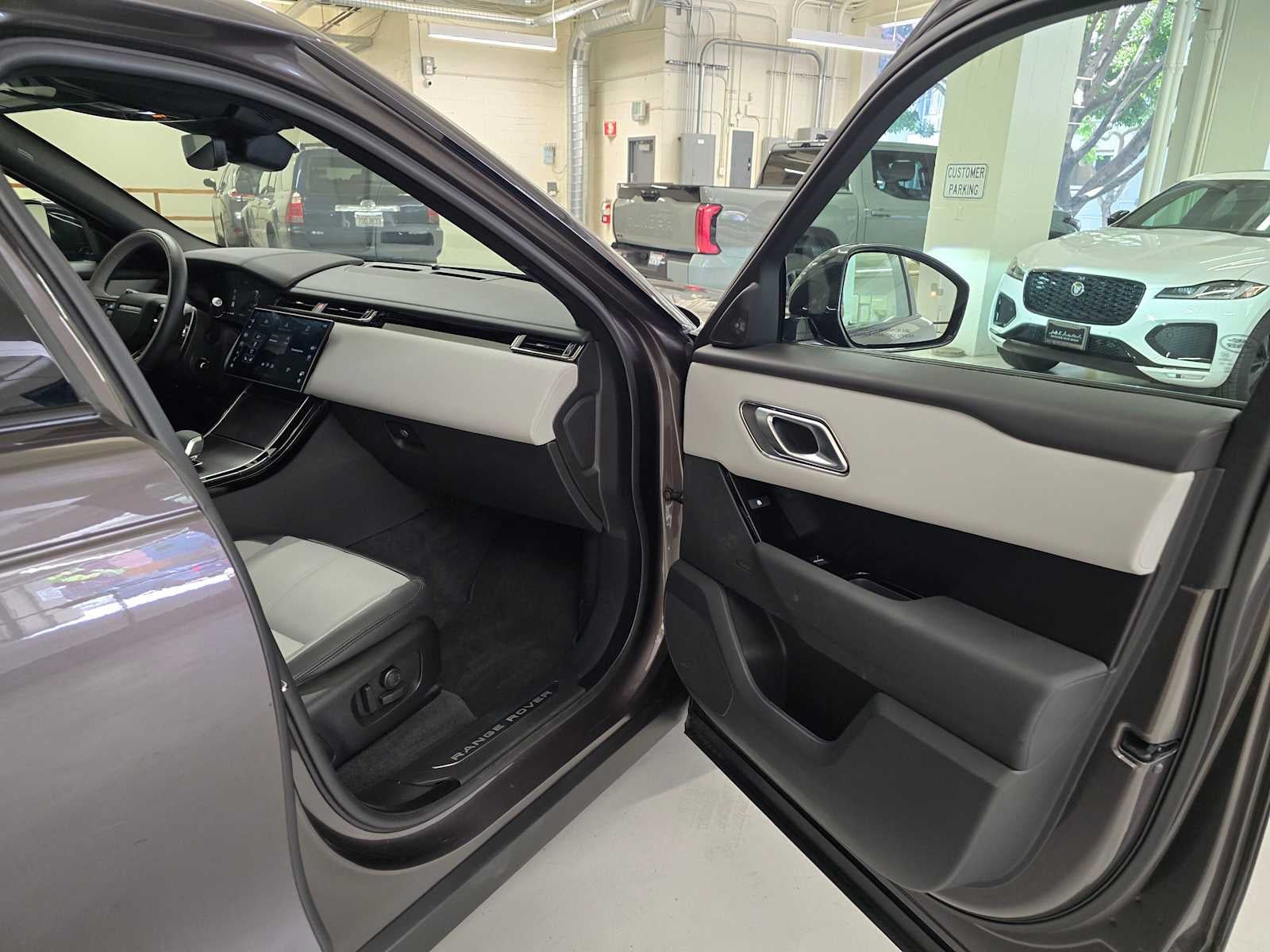 2026 Land Rover Range Rover Velar Dynamic SE
