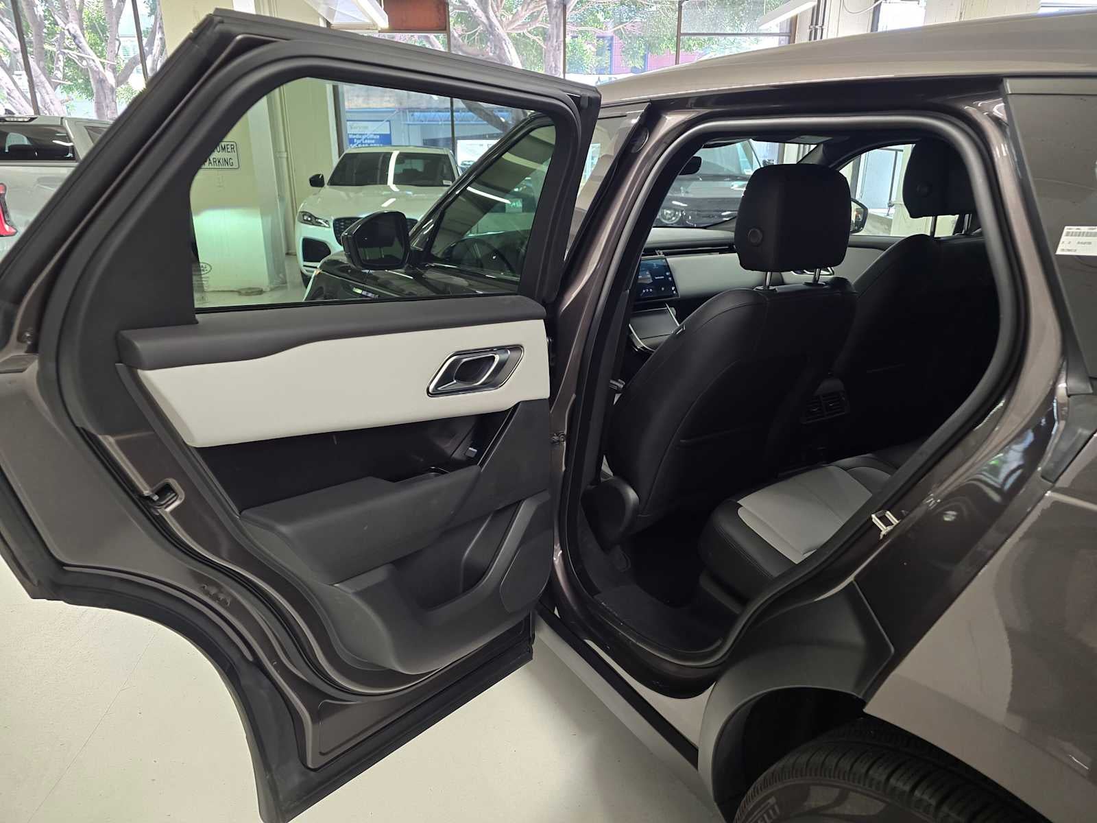 2026 Land Rover Range Rover Velar Dynamic SE