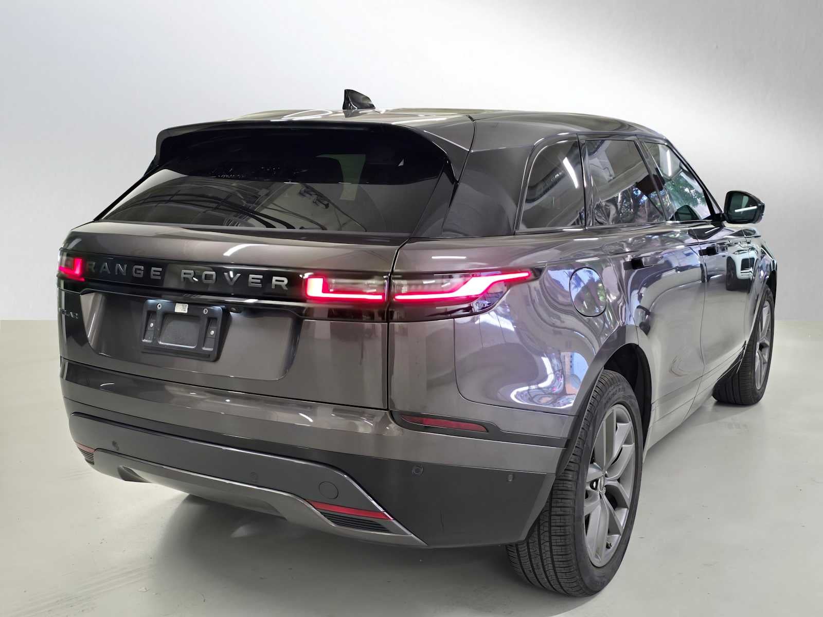 2026 Land Rover Range Rover Velar Dynamic SE