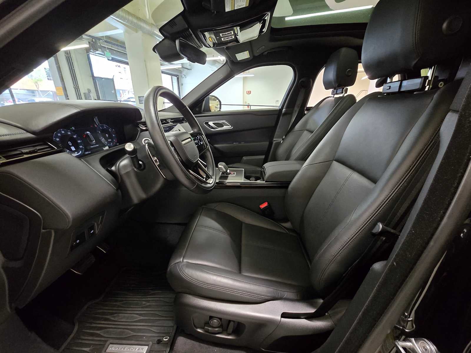 2026 Land Rover Range Rover Velar Dynamic SE