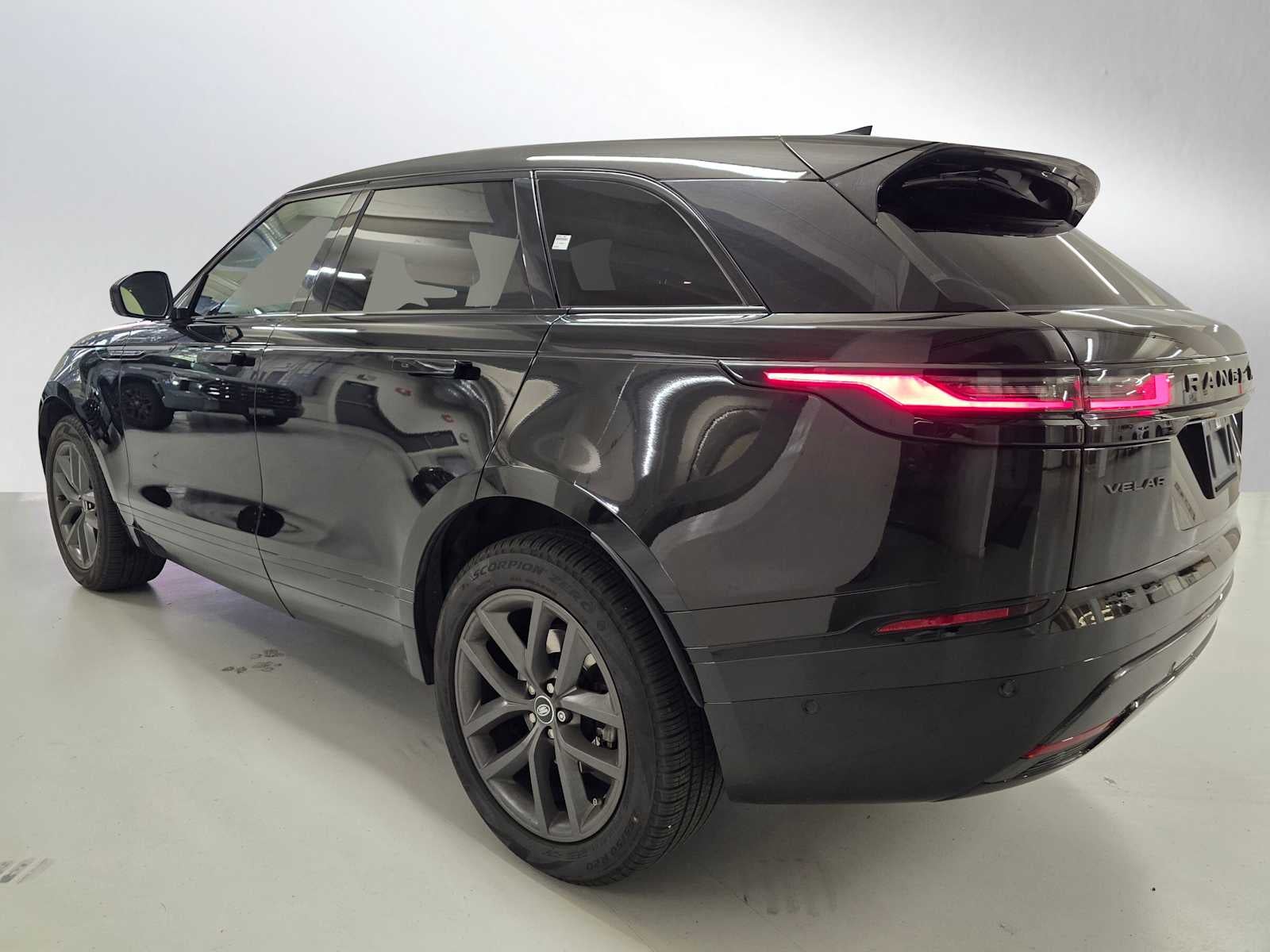 2026 Land Rover Range Rover Velar Dynamic SE