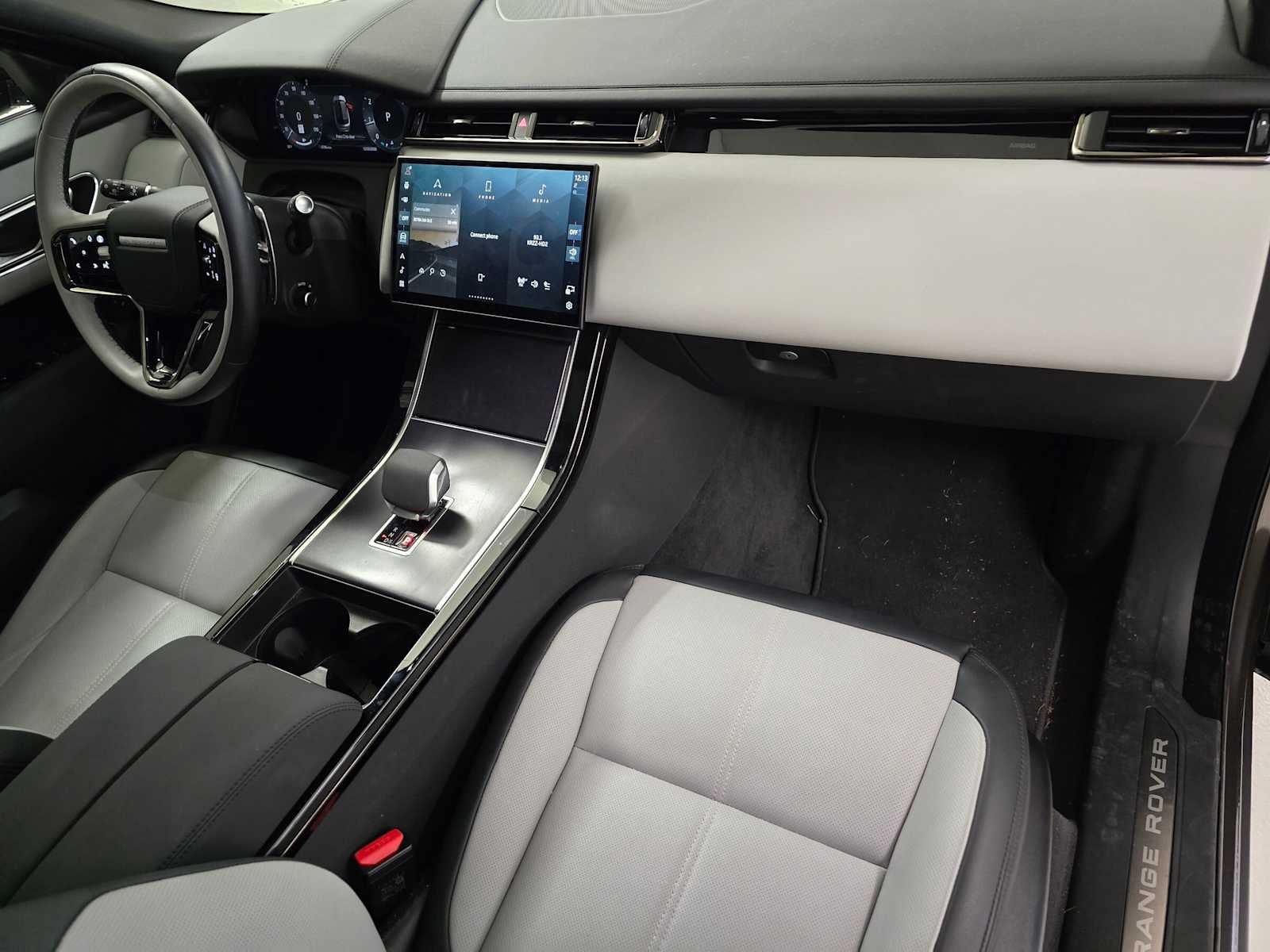 2026 Land Rover Range Rover Velar Dynamic SE