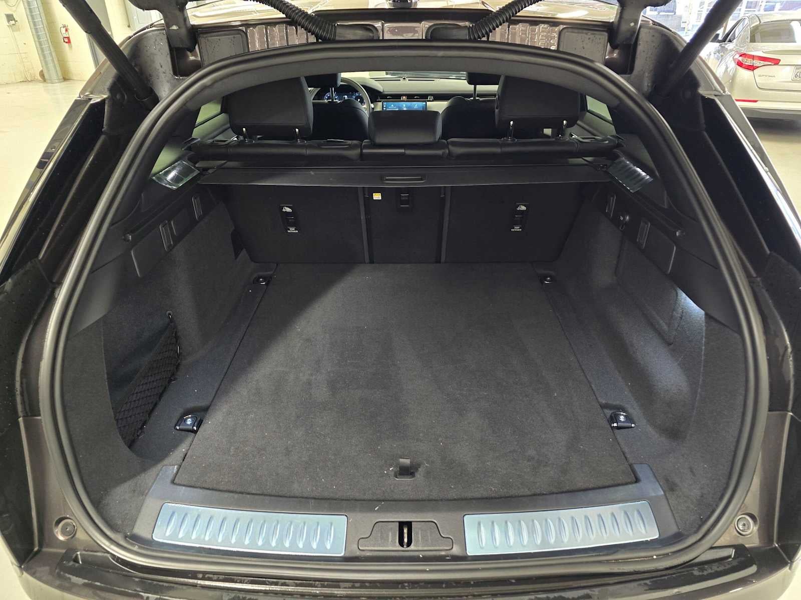 2026 Land Rover Range Rover Velar Dynamic SE