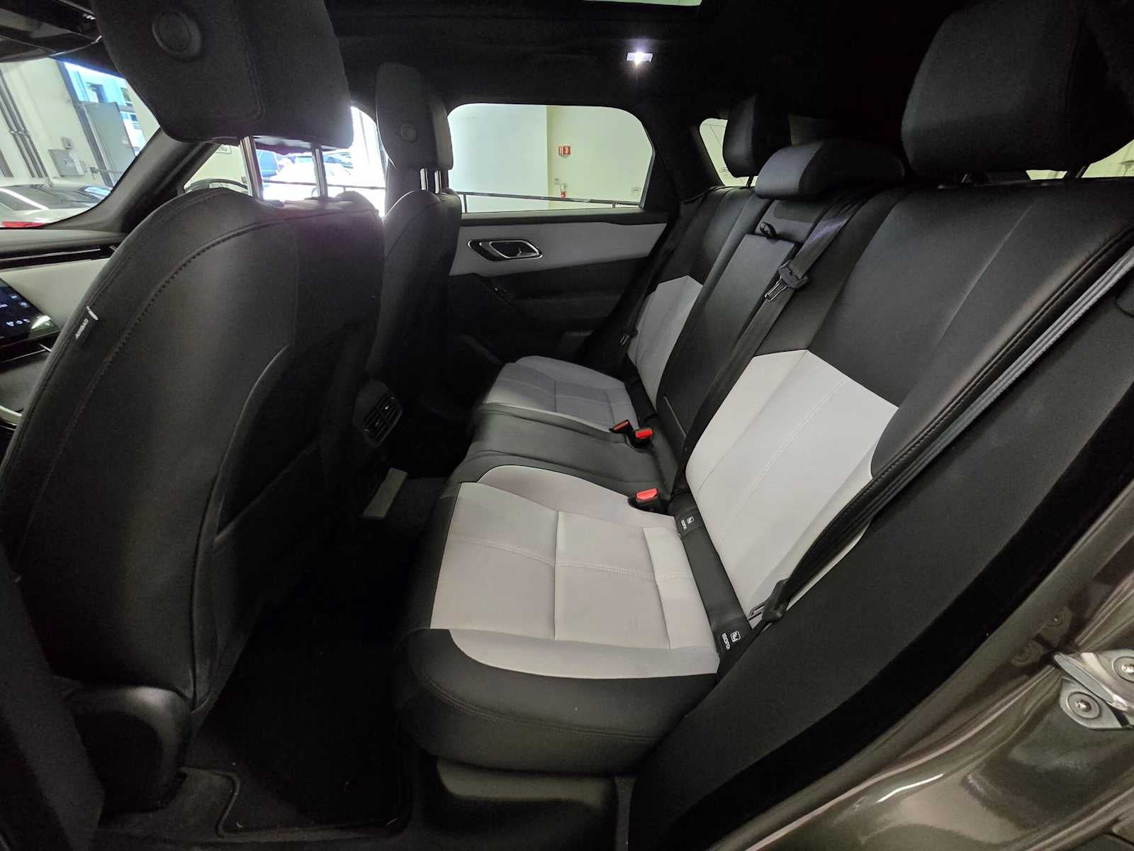 2026 Land Rover Range Rover Velar Dynamic SE