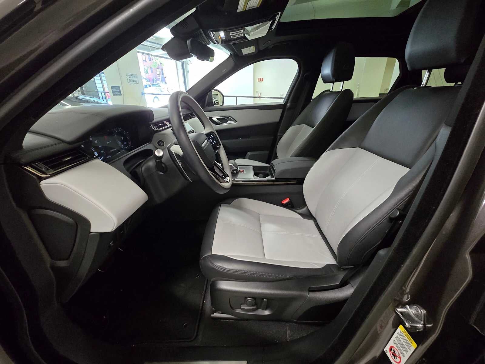 2026 Land Rover Range Rover Velar Dynamic SE