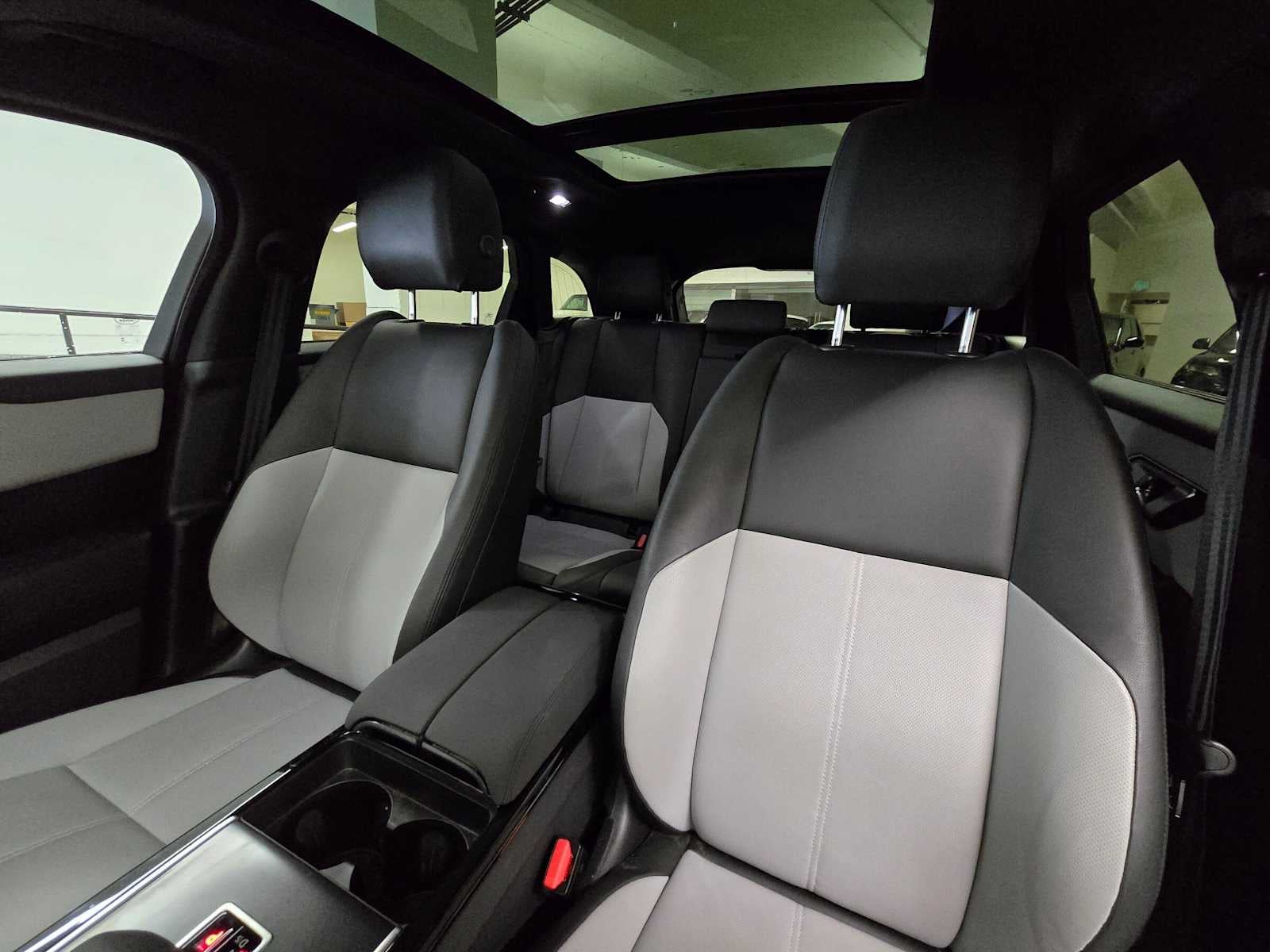 2026 Land Rover Range Rover Velar Dynamic SE