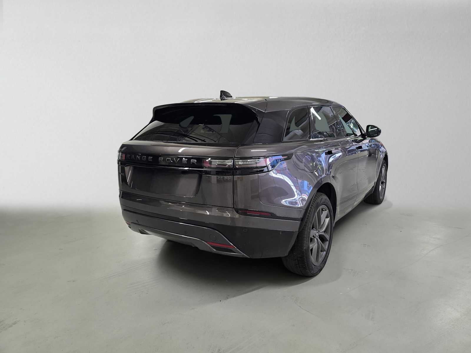 2026 Land Rover Range Rover Velar Dynamic SE