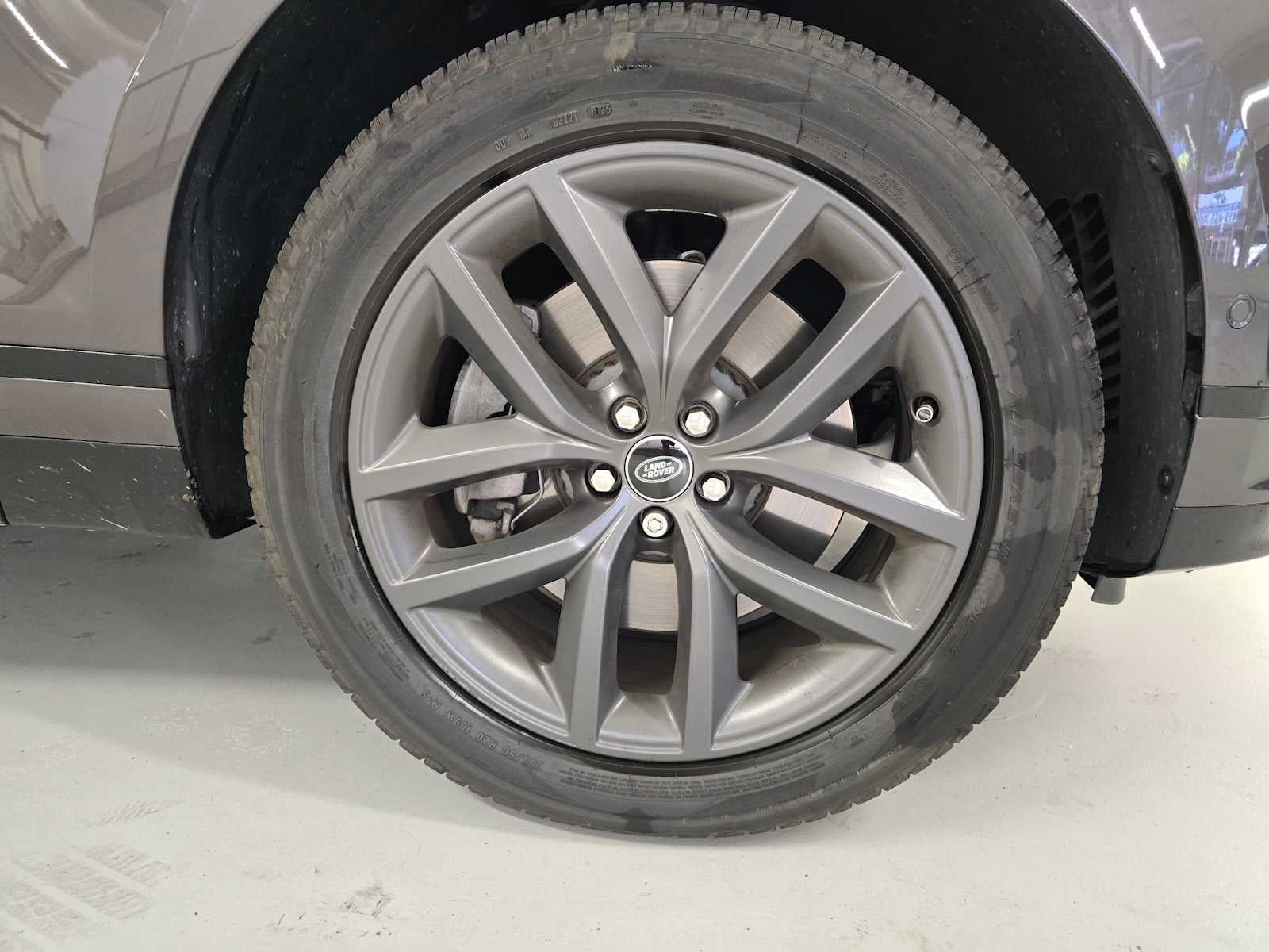 2026 Land Rover Range Rover Velar Dynamic SE